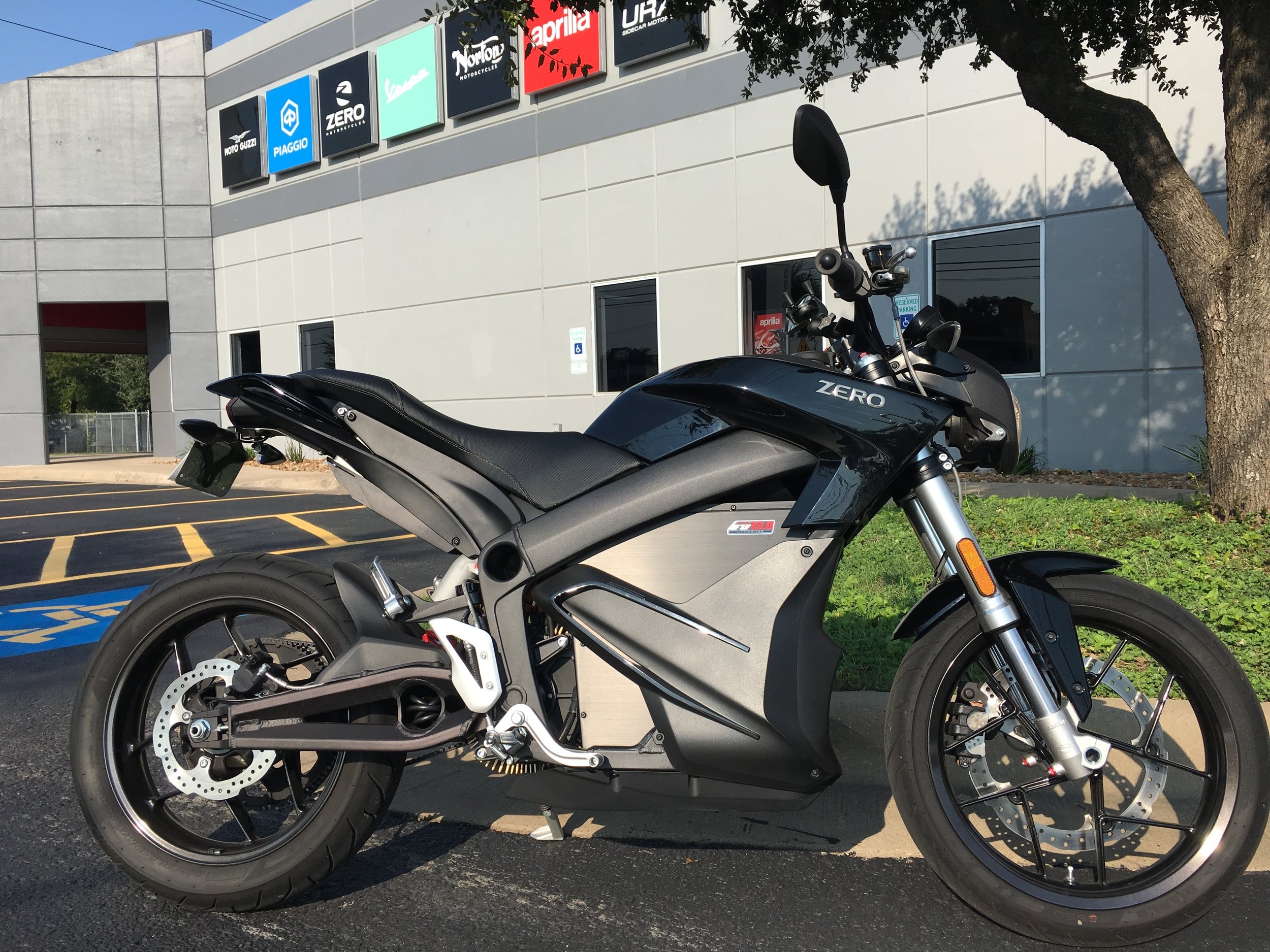 Zero SR color options, AF1 Racing selection, Customizable electric motorcycle, Personalized style, 2500x1880 HD Desktop