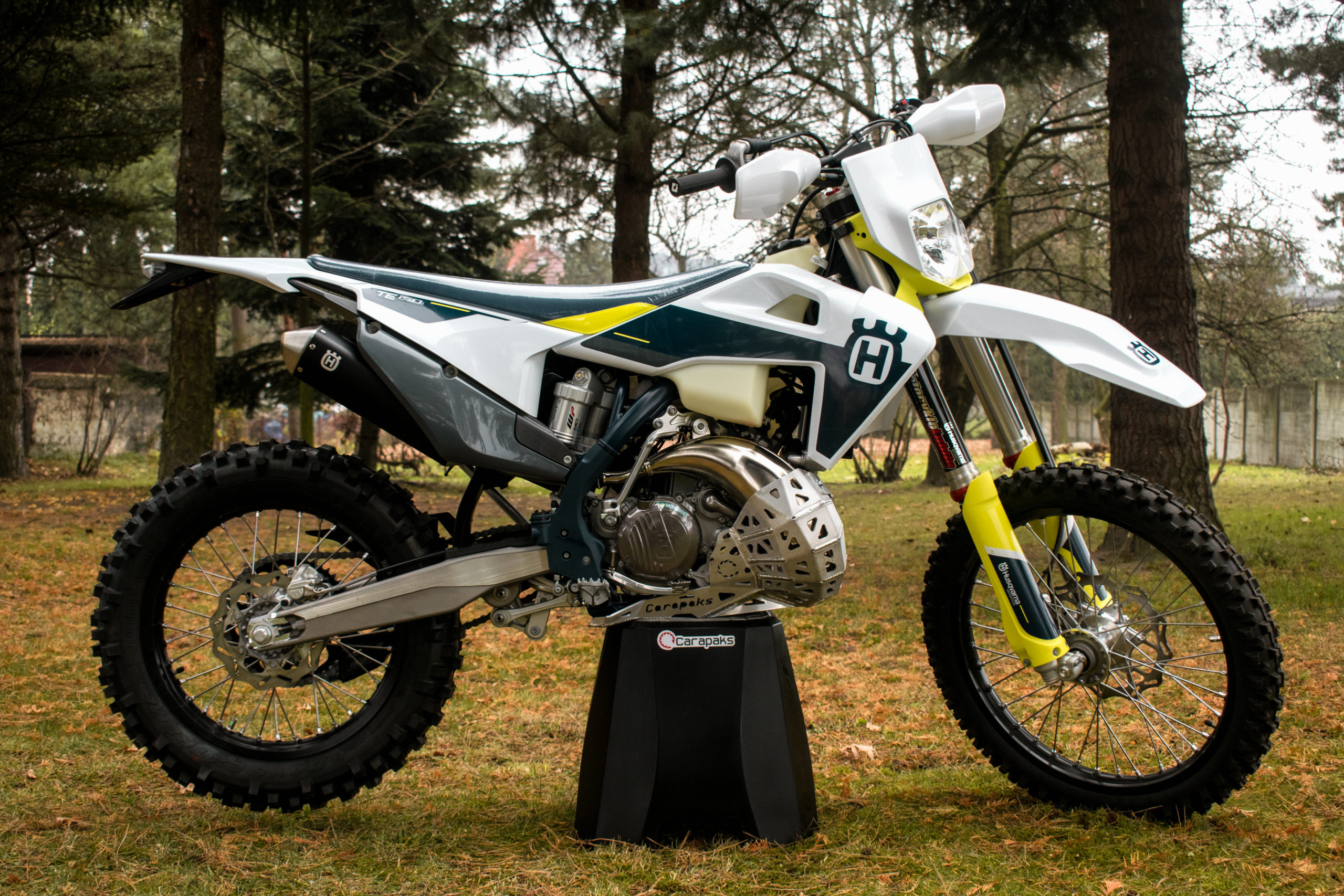 Husqvarna TE, Skid plate, Pipe guard, Carapaks, 2560x1710 HD Desktop