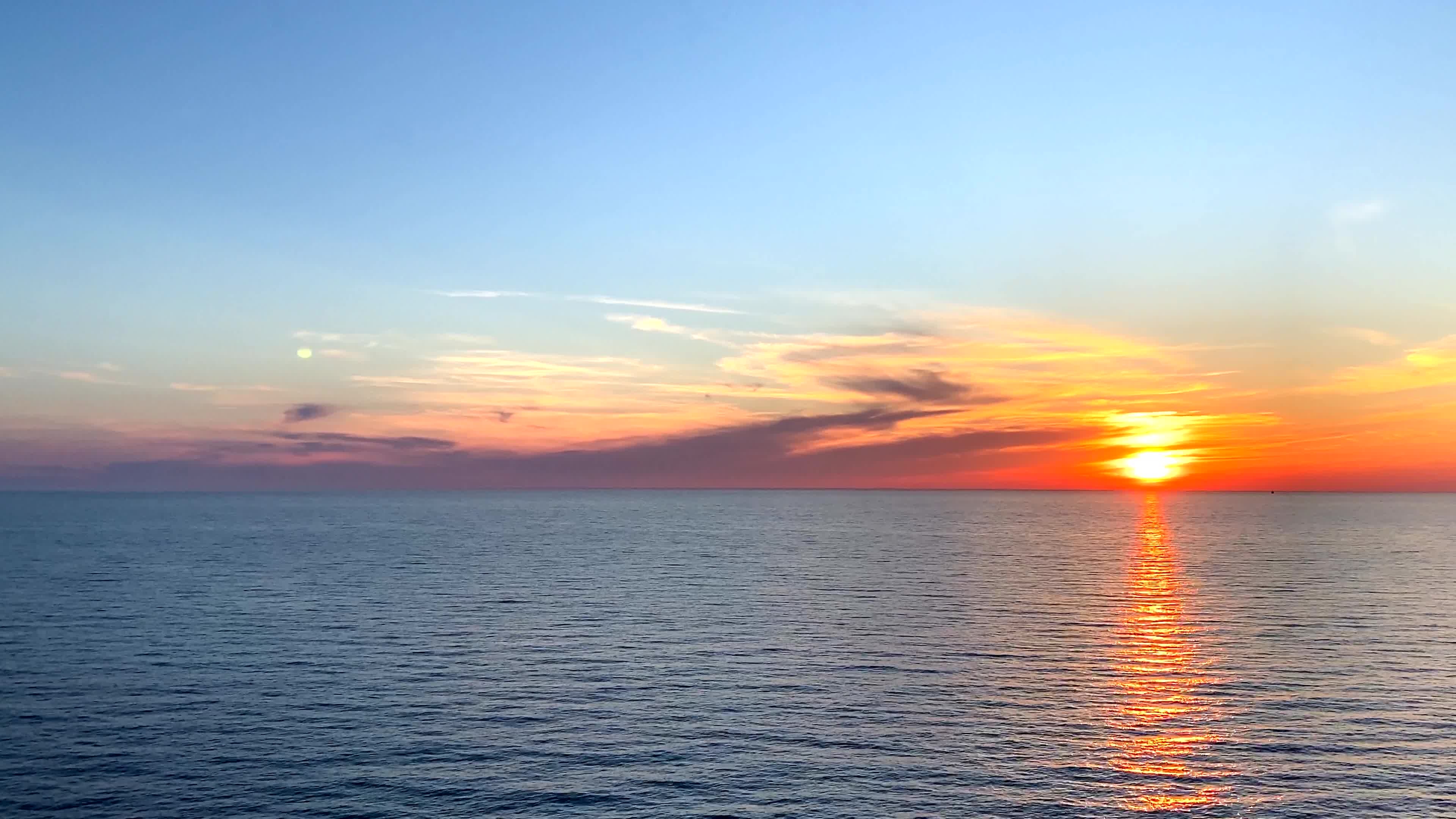 Seascape travels, Beautiful sunset sky, Tranquil video, Evening serenity, 3840x2160 4K Desktop