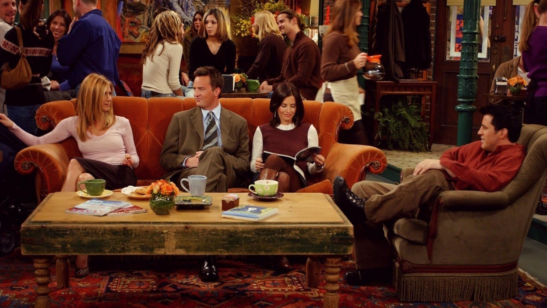 Friends TV show wallpaper, Joey Tribbiani, Sofa, 1920x1080 Full HD Desktop