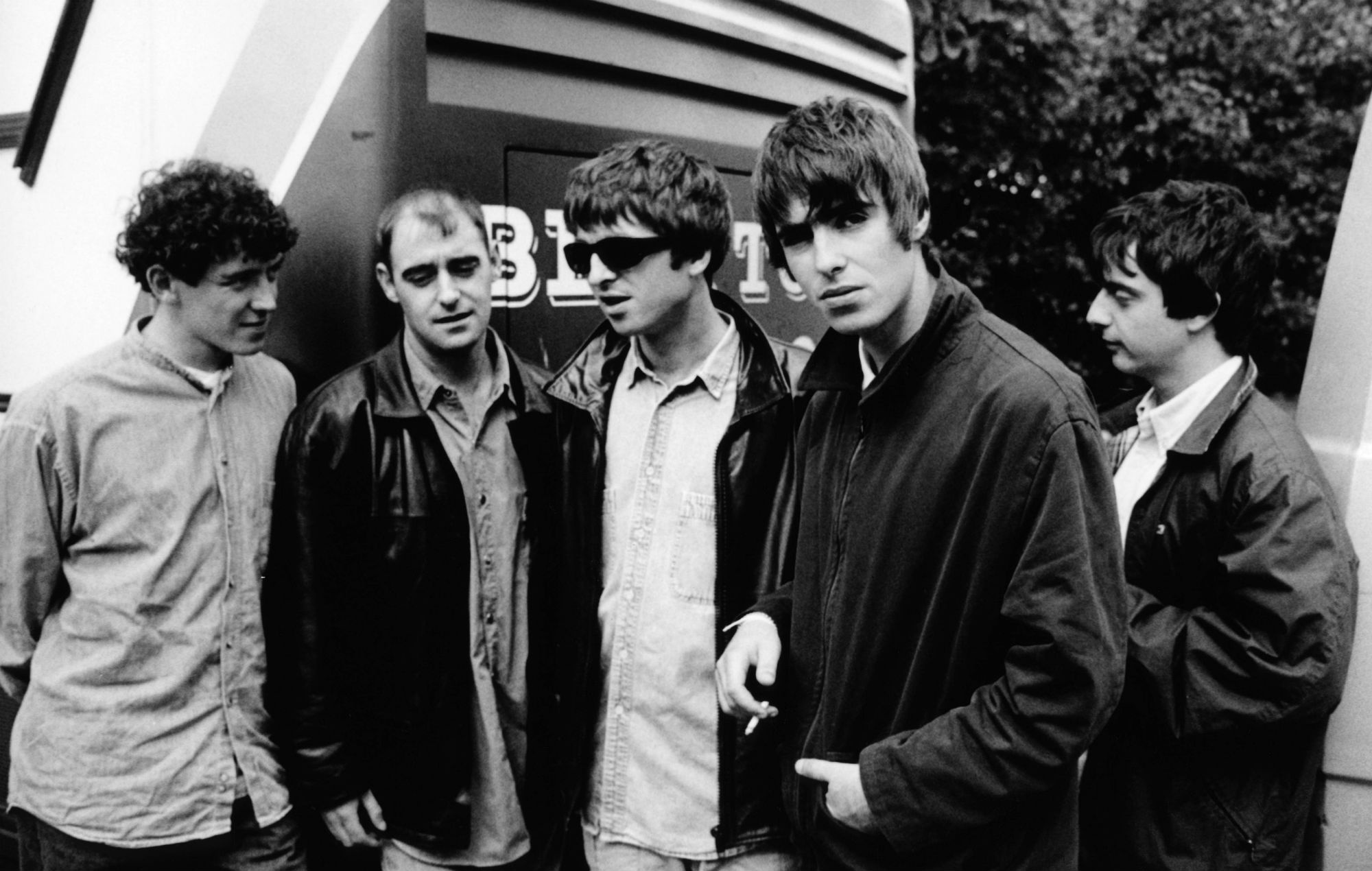 Oasis band, Monmouth recording studio, Music history, Legendary sound, 2000x1270 HD Desktop