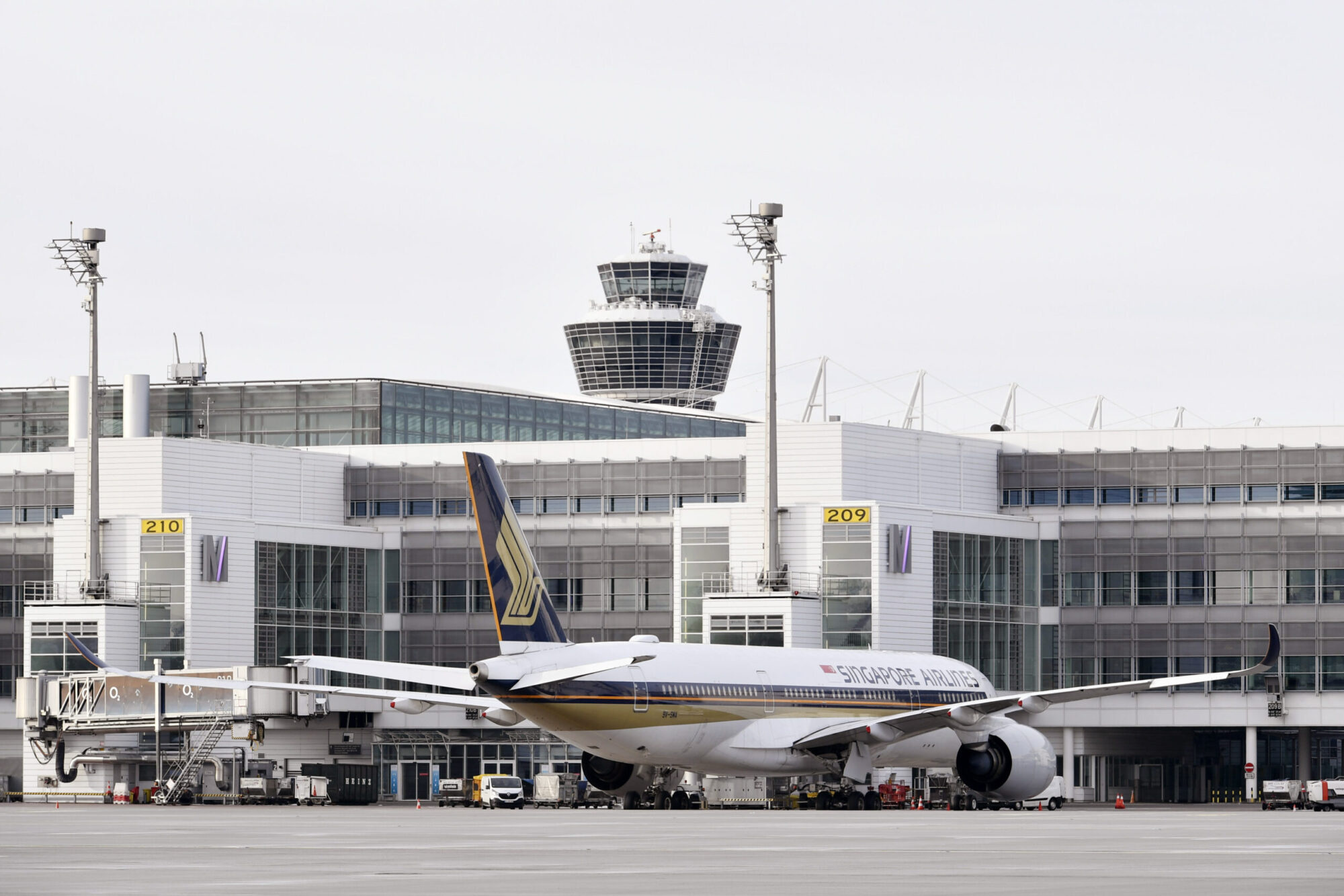 Munich International Airport, Singapore Airlines, Operating, Singapore, 2000x1340 HD Desktop