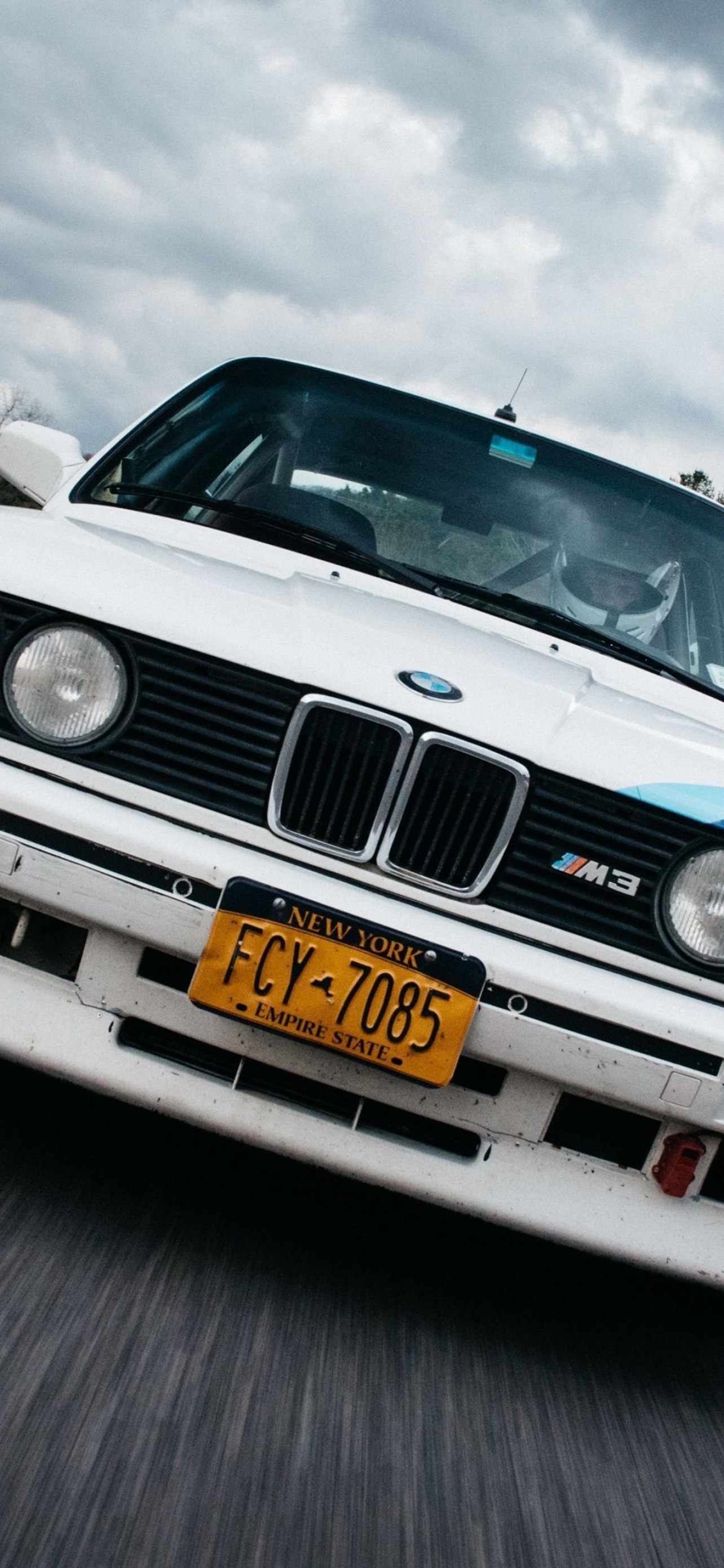 BMW E30 M3, NEW YORK FCY-7085, helmeted driver, HD Phone wallpaper