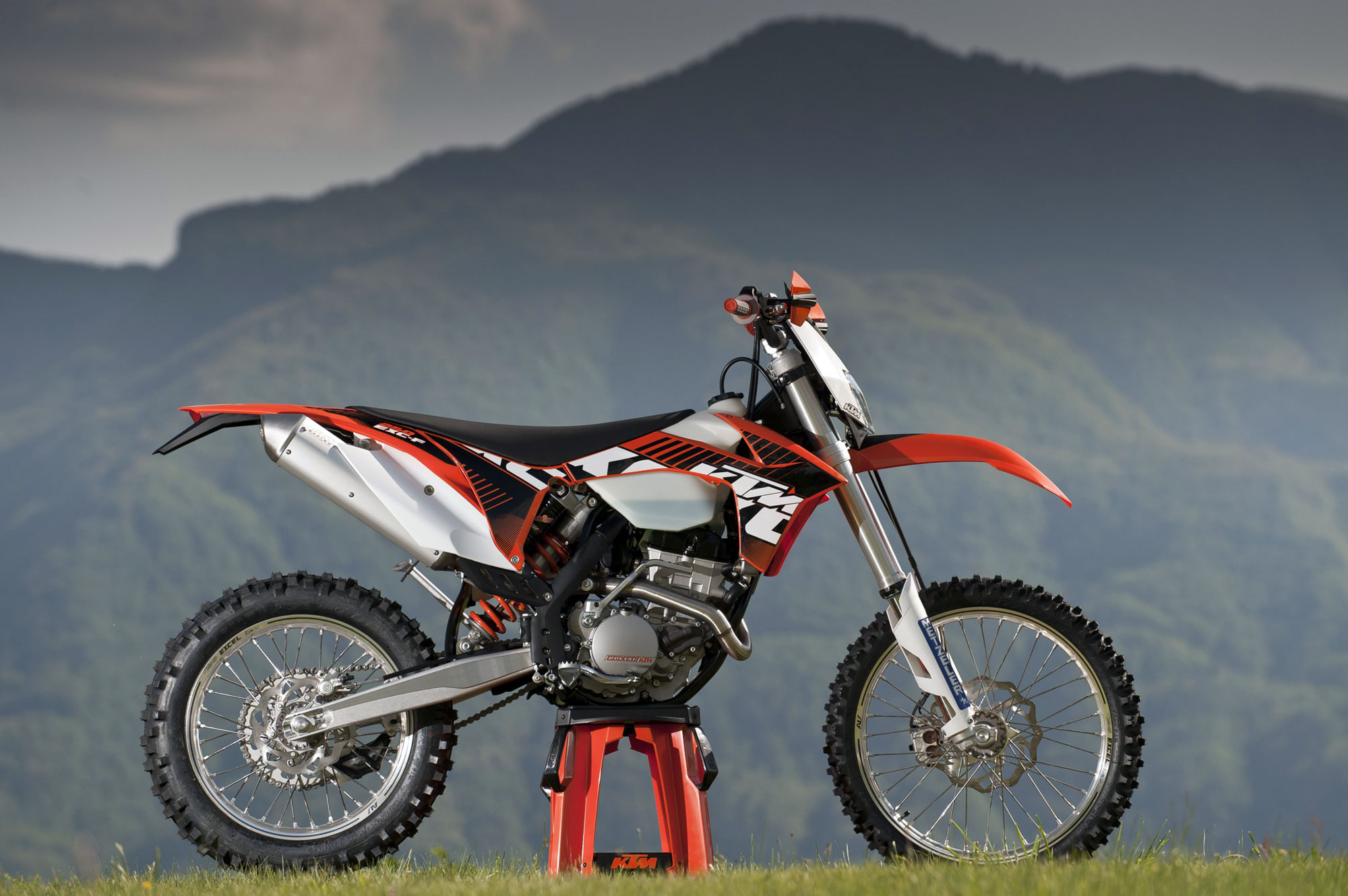 KTM 250 EXC, Auto showcase, High-performance engine, Adventure-ready, 2000x1330 HD Desktop