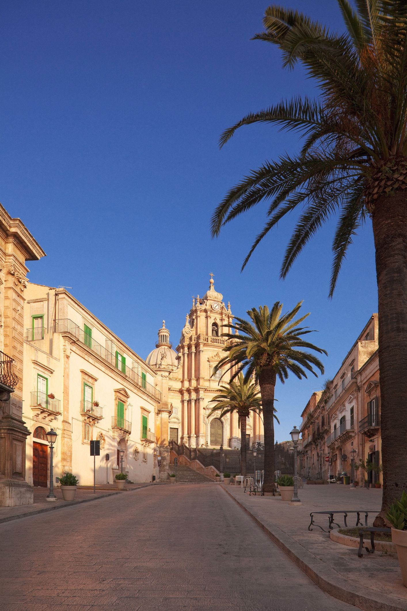 Ragusa highlights, Baroque beauty, Sicilian architecture, Motives to explore, 1420x2130 HD Phone