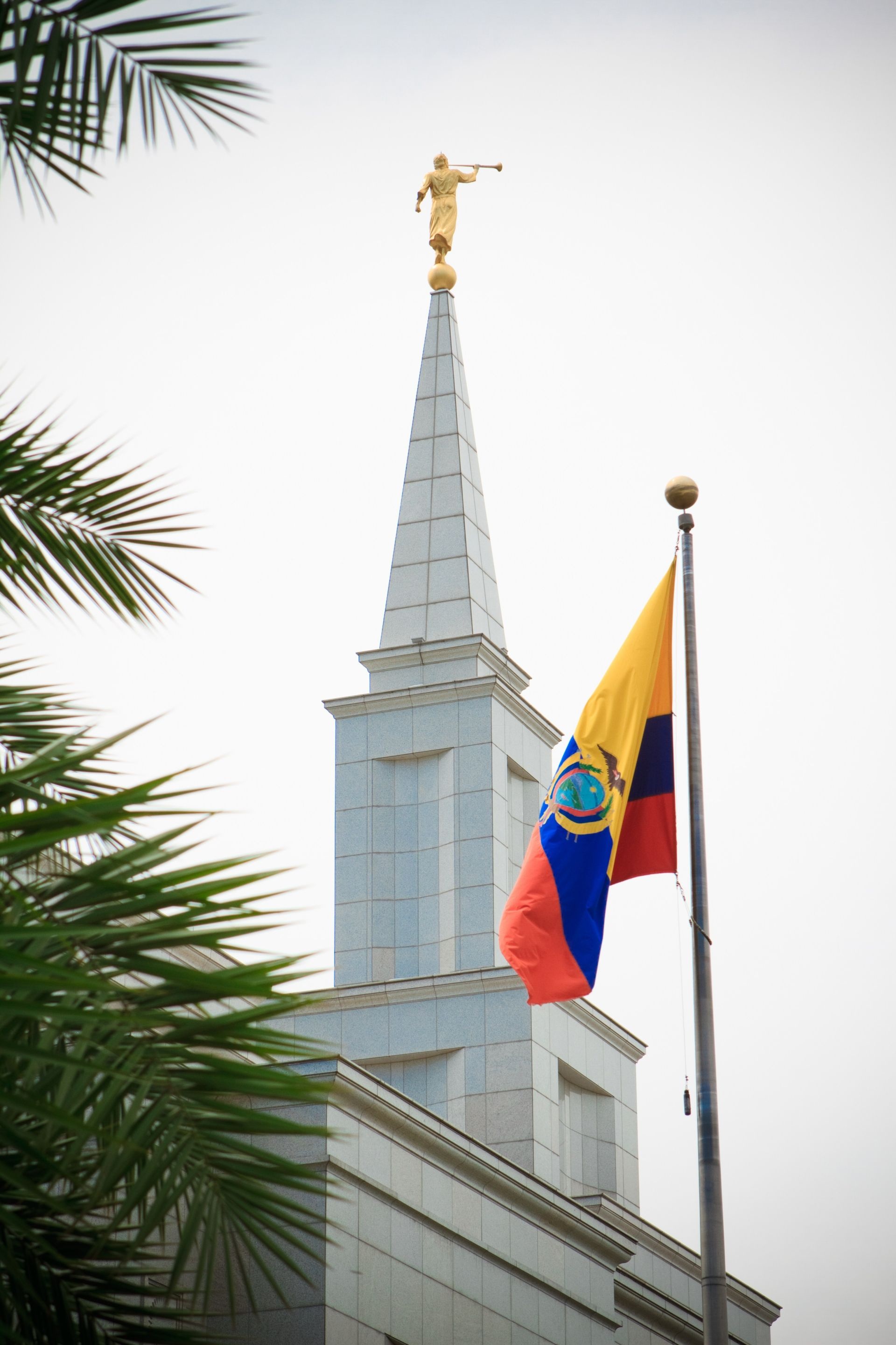 Guayaquil wallpapers, Vibrant city, Cultural heritage, 1920x2880 HD Phone