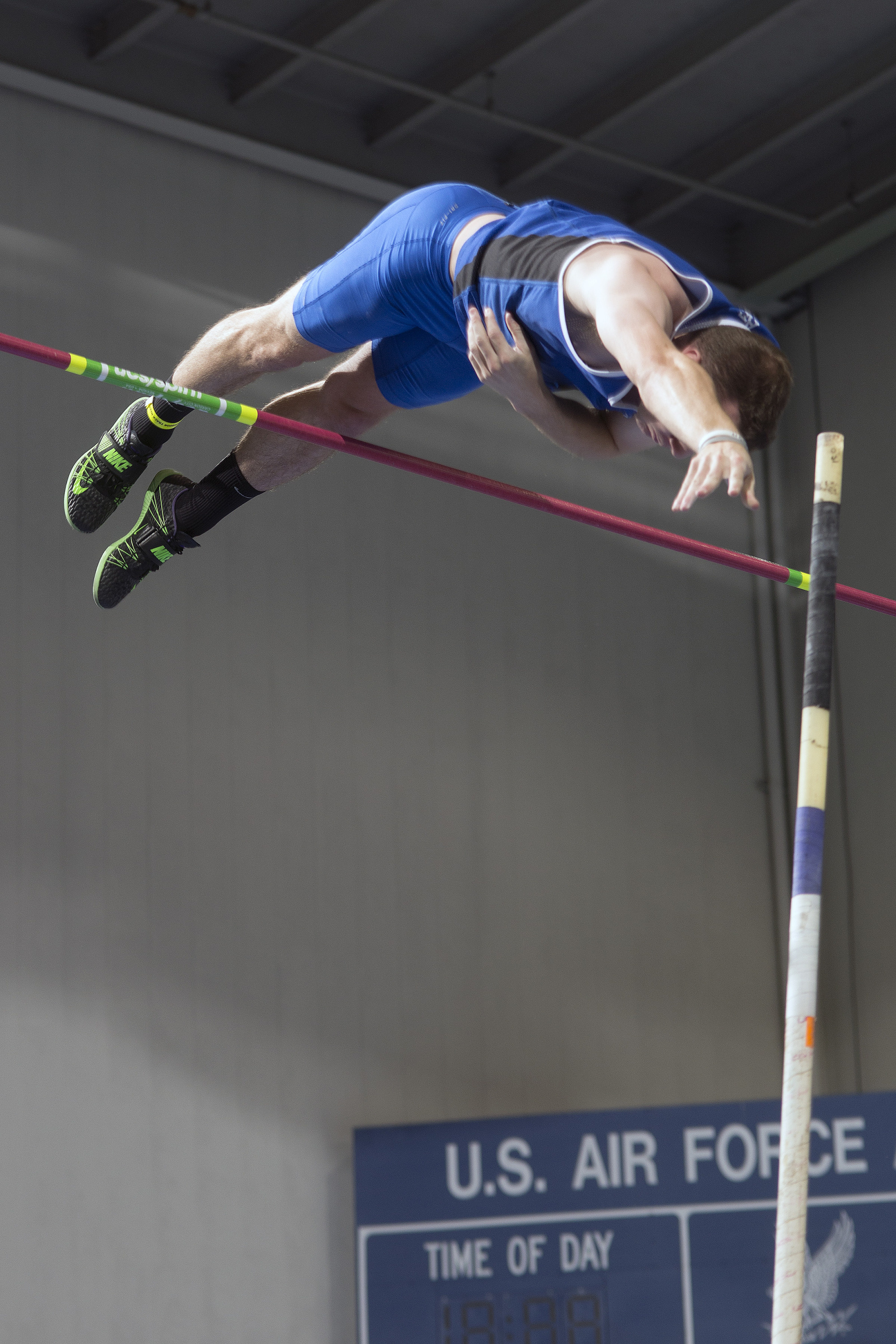 Pole vault records, Air Force team challenge, Air Force Academy Athletics, 2000x3000 HD Phone