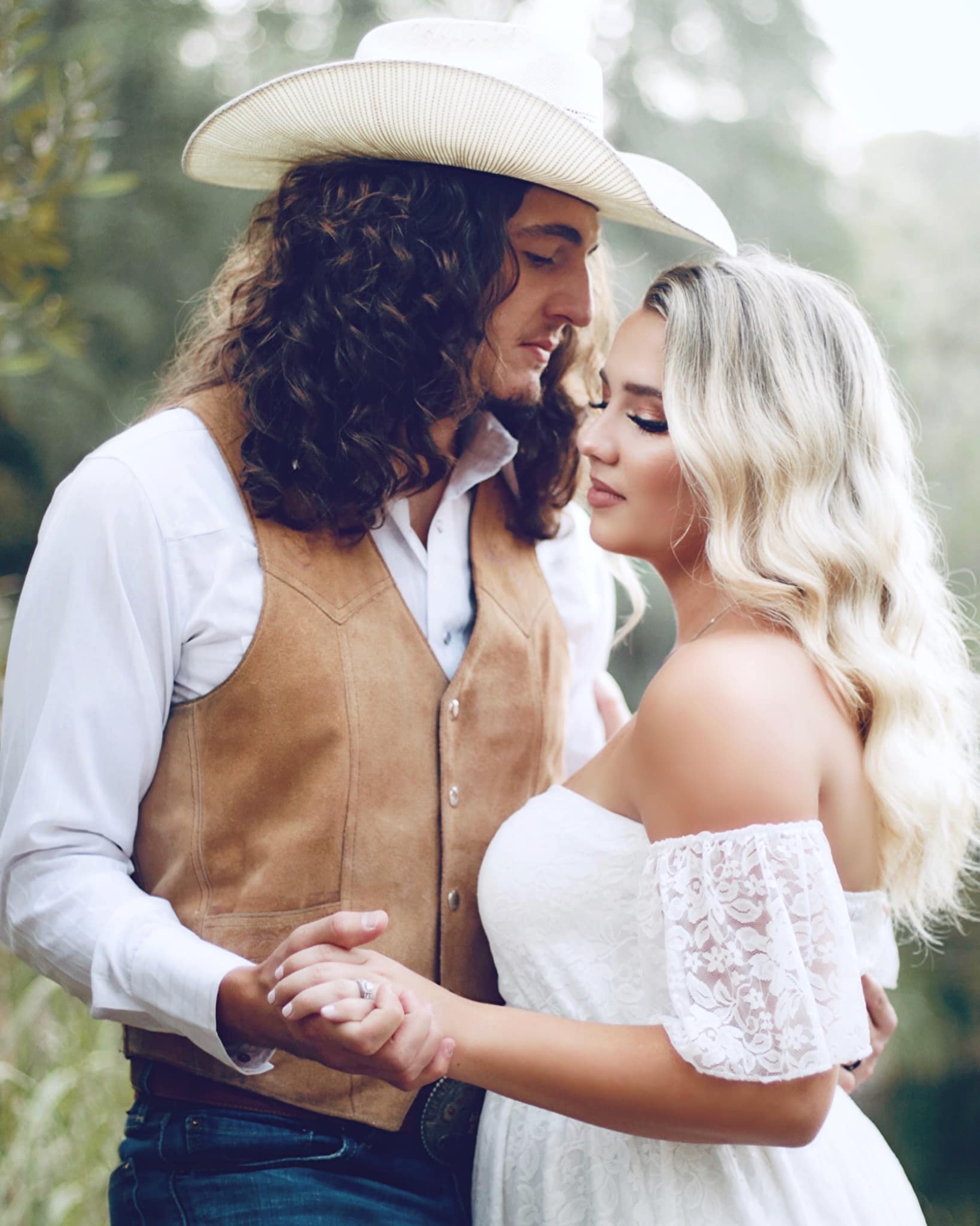 Gabby Barrett, Photo shoot, Cade Foehner, Baby girl announcement, 1640x2050 HD Phone