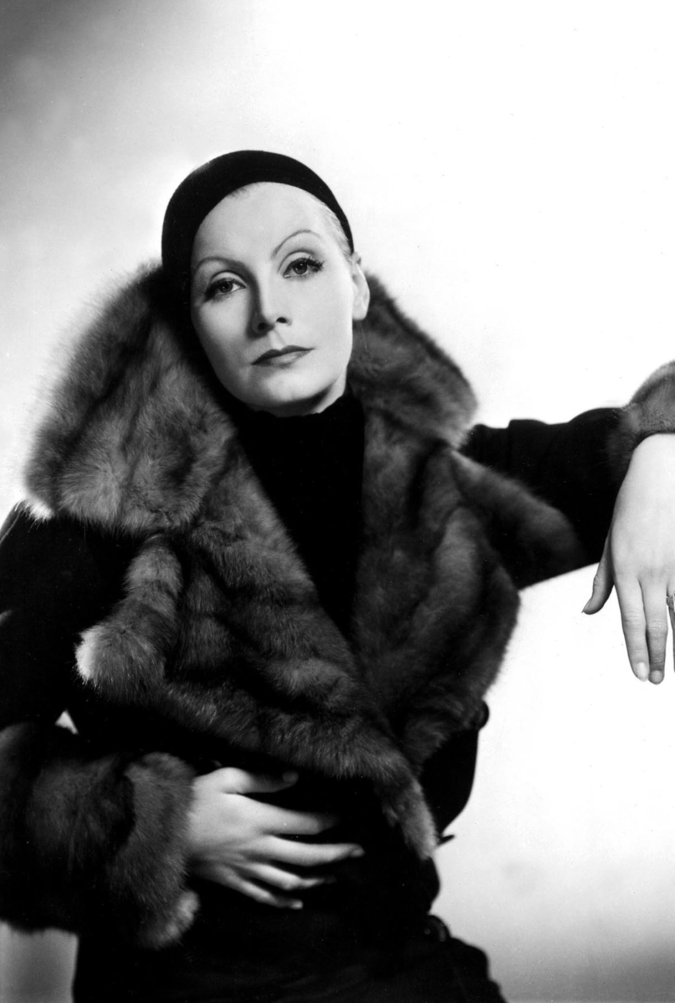 Greta Garbo, Pleasurephoto Room, 1320x1960 HD Phone