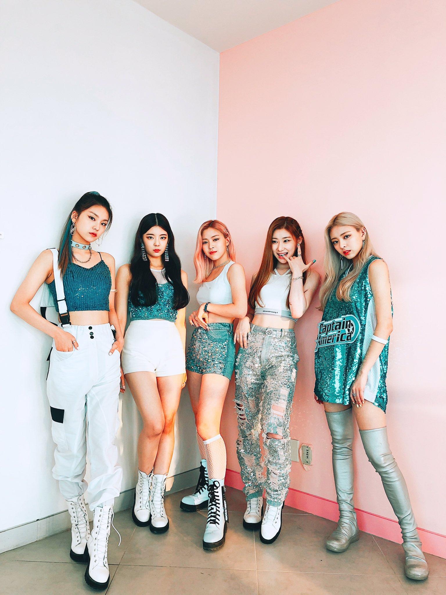 ITZY (K-pop), Mesmerizing wallpapers, Kpop, 1540x2050 HD Phone