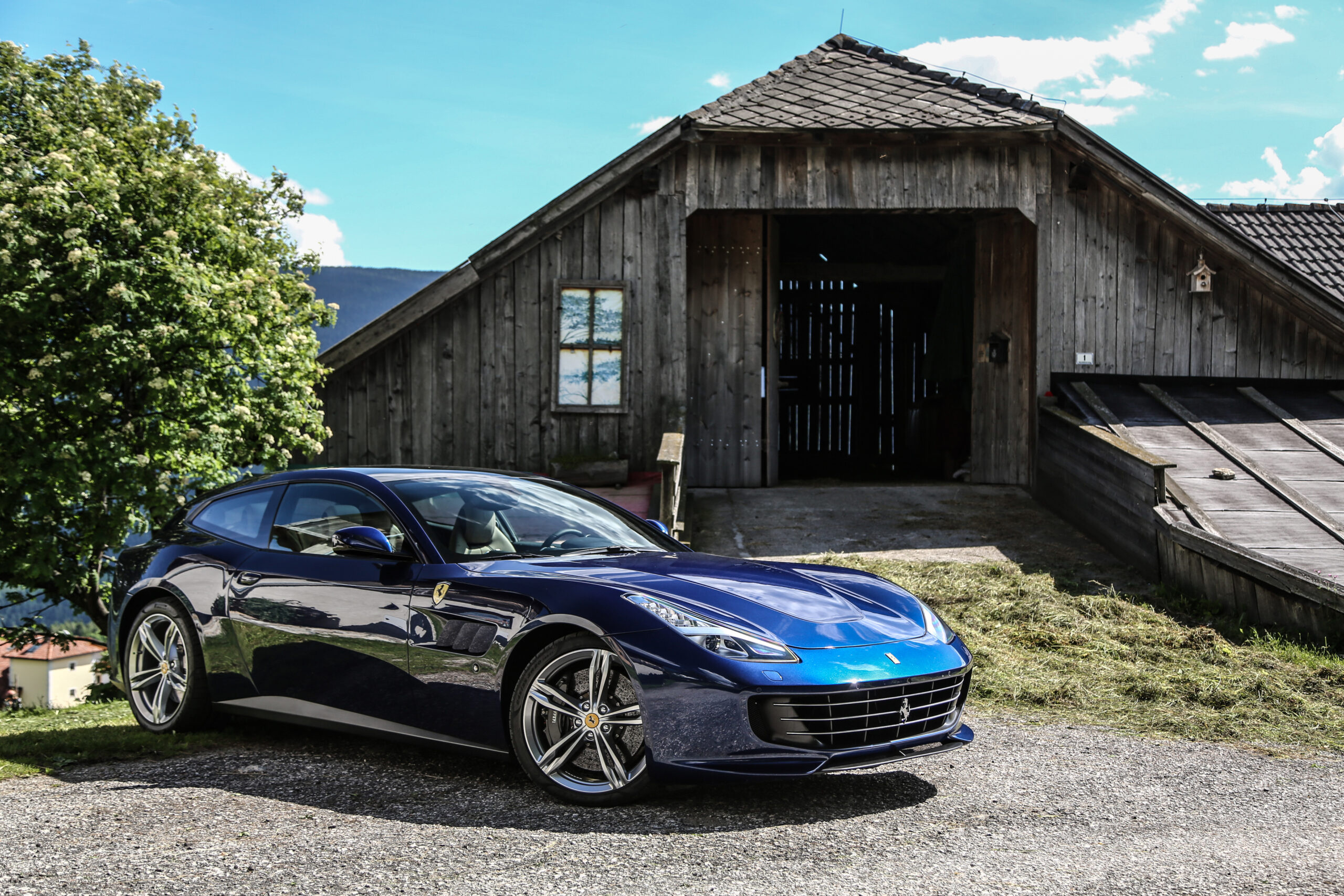 Ferrari GTC4 Lusso, Luxury grand tourer, Heritage range, Exemplary craftsmanship, 2560x1710 HD Desktop