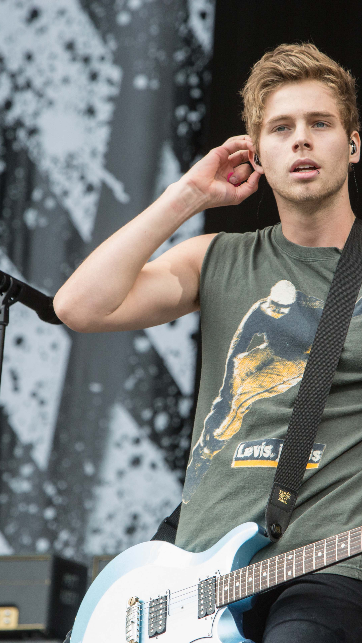 Luke Hemmings, Radio 1's Big Weekend, 2015, Download, 1440x2560 HD Phone