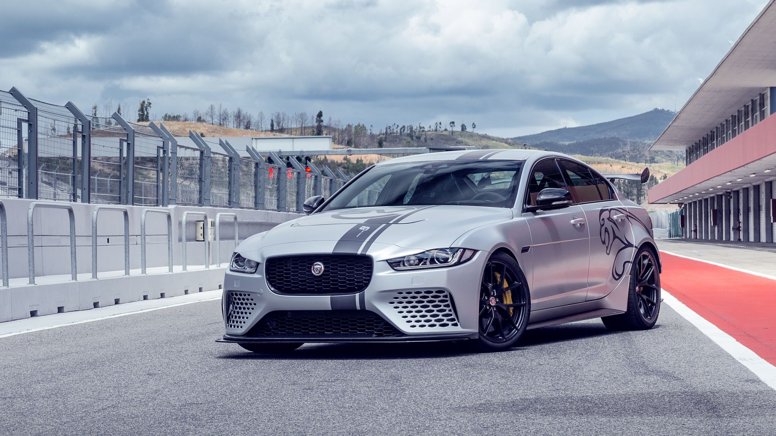 Jaguar XF, SV project 8 exclusivity, Ultimate performance, Striking visuals, 2560x1440 HD Desktop