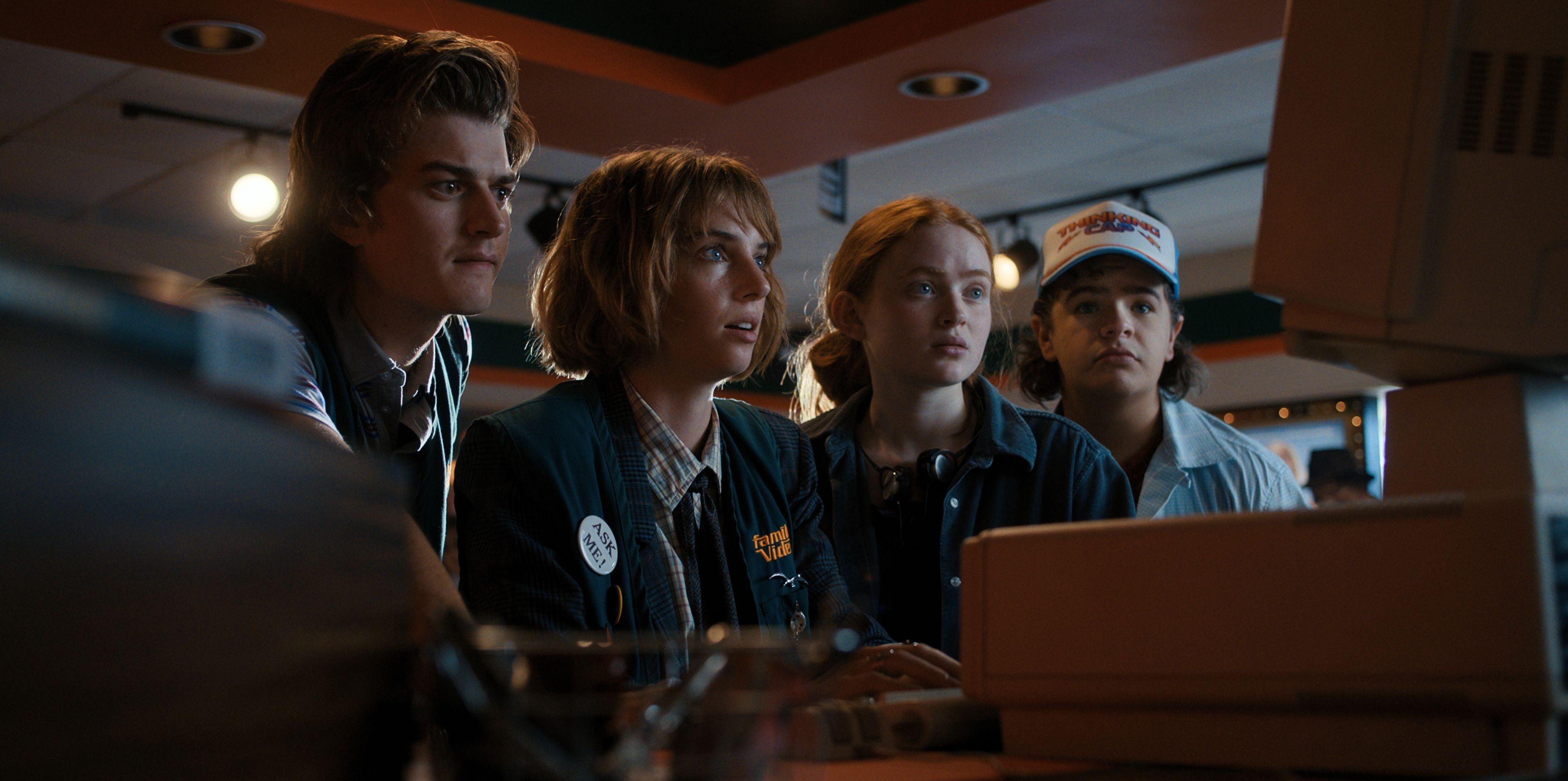 Steve Harrington, Robin Buckley, Max Mayfield, Dustin Henderson, Family Video store, Dual Screen Desktop wallpaper