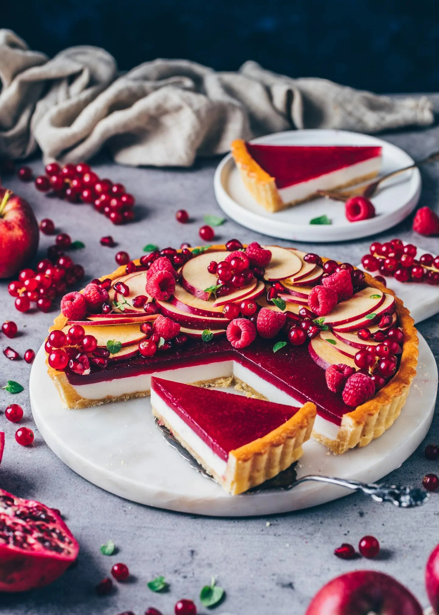 Panna cotta tart with jelly, Vegan pie crust, Artistic dessert, Elegant presentation, 1440x2020 HD Phone