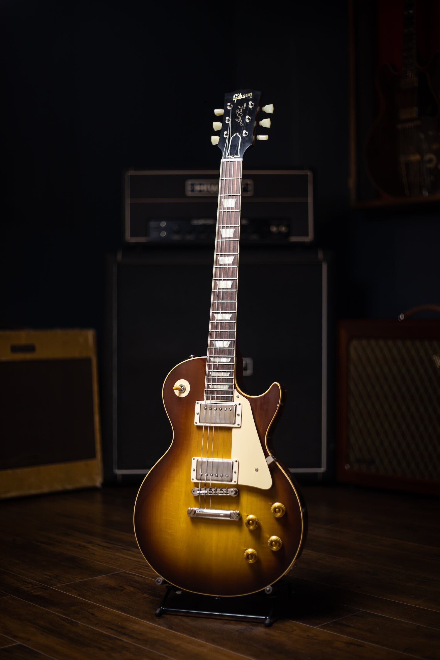 Black and gold Les Paul wallpaper, Posted by John Cunningham, 1500x2250 HD Phone