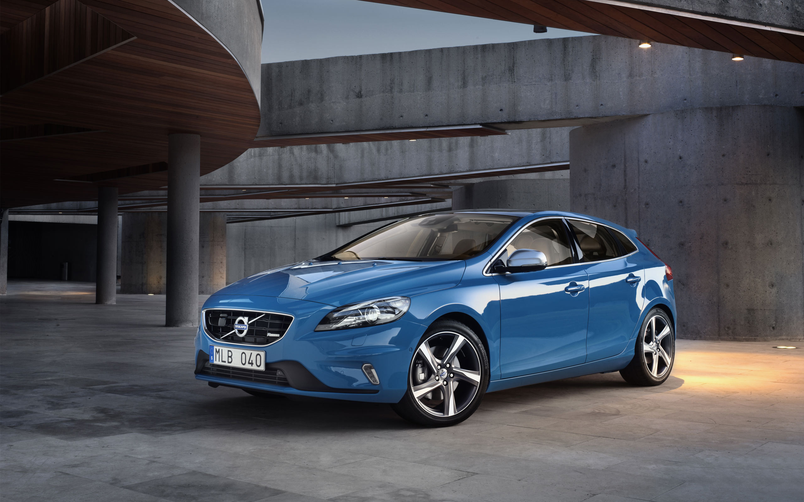 Volvo V40, Sporty elegance, Sleek design, Luxury compact car, 2560x1600 HD Desktop