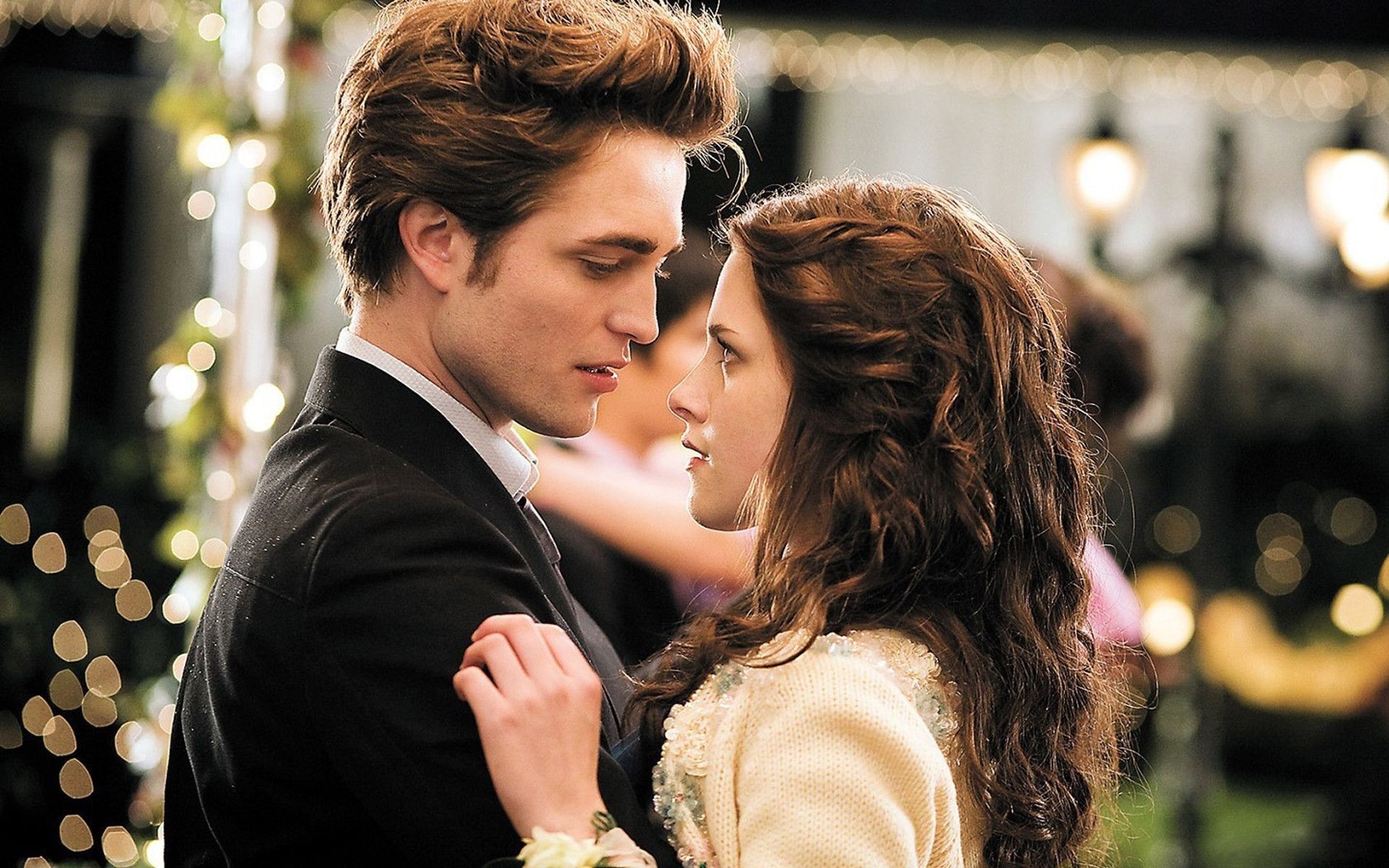 Twilight, Moody atmosphere, Forbidden love, Supernatural romance, 1920x1200 HD Desktop