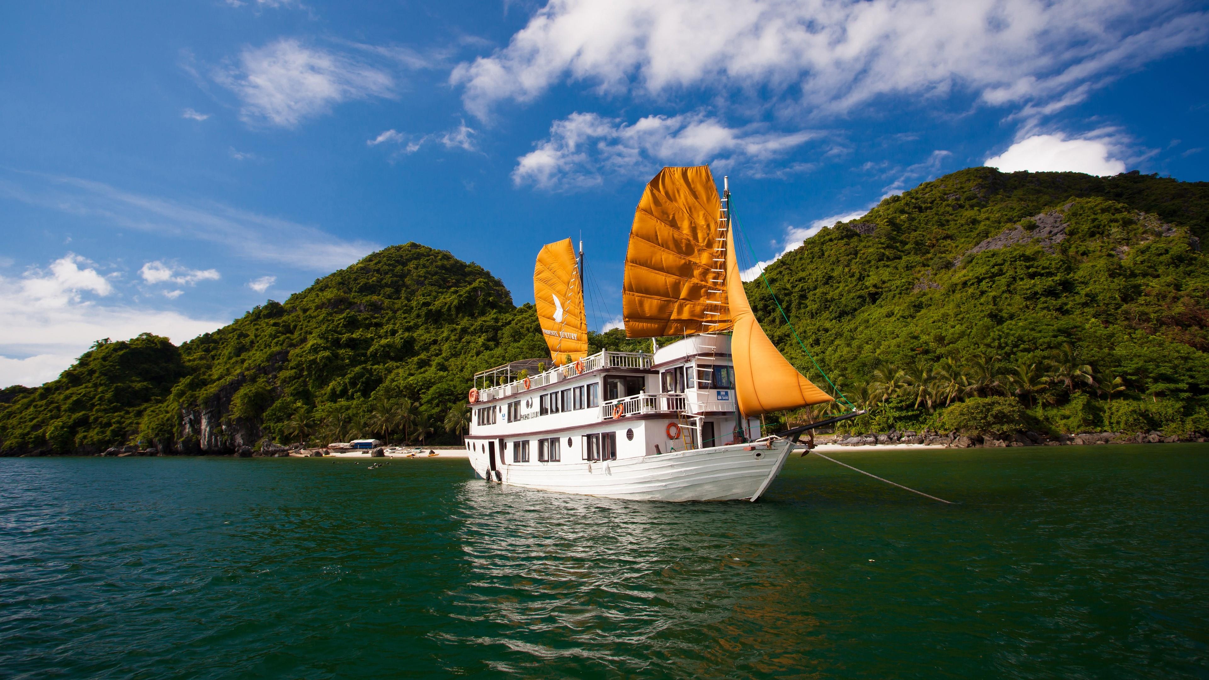 Halong Bay, Vietnam's beauty, Scenic wonders, Captivating landscapes, 3840x2160 4K Desktop