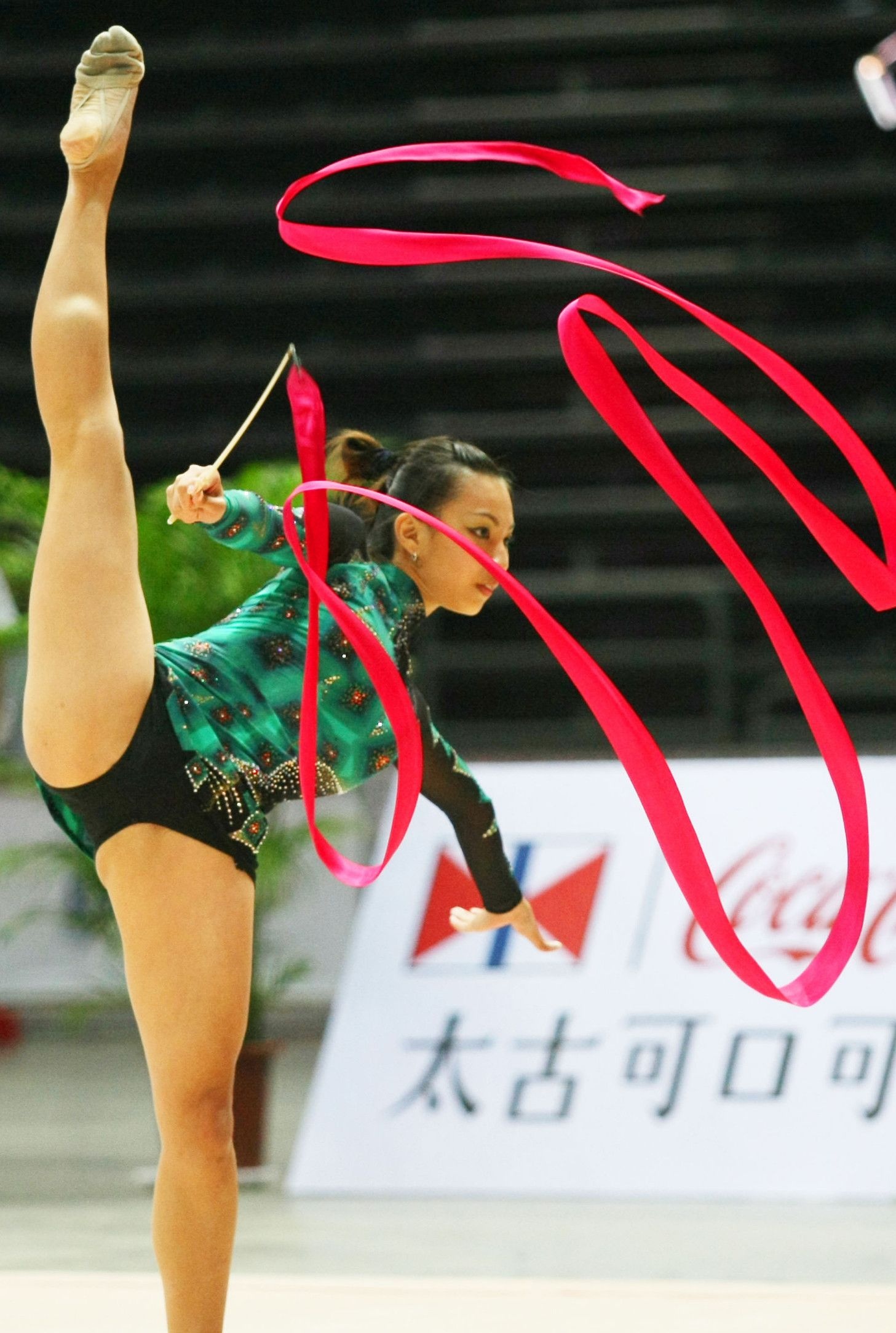 Artistic rhythmic gymnastics, Display of grace, Athleticism and creativity, Beautiful performance, 1460x2170 HD Phone