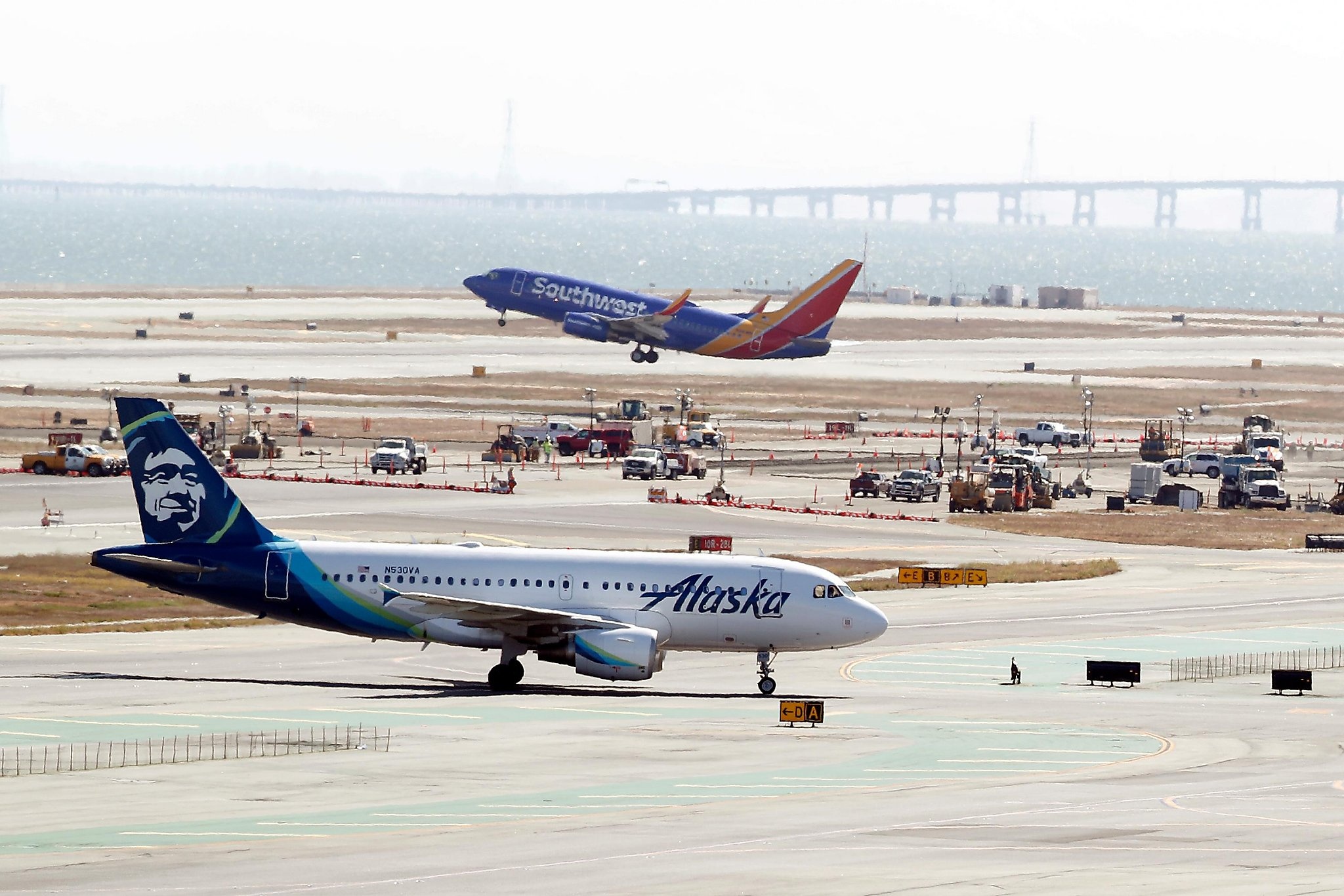 San Francisco International Airport, runway construction complete, air traffic, SFO, 2050x1370 HD Desktop