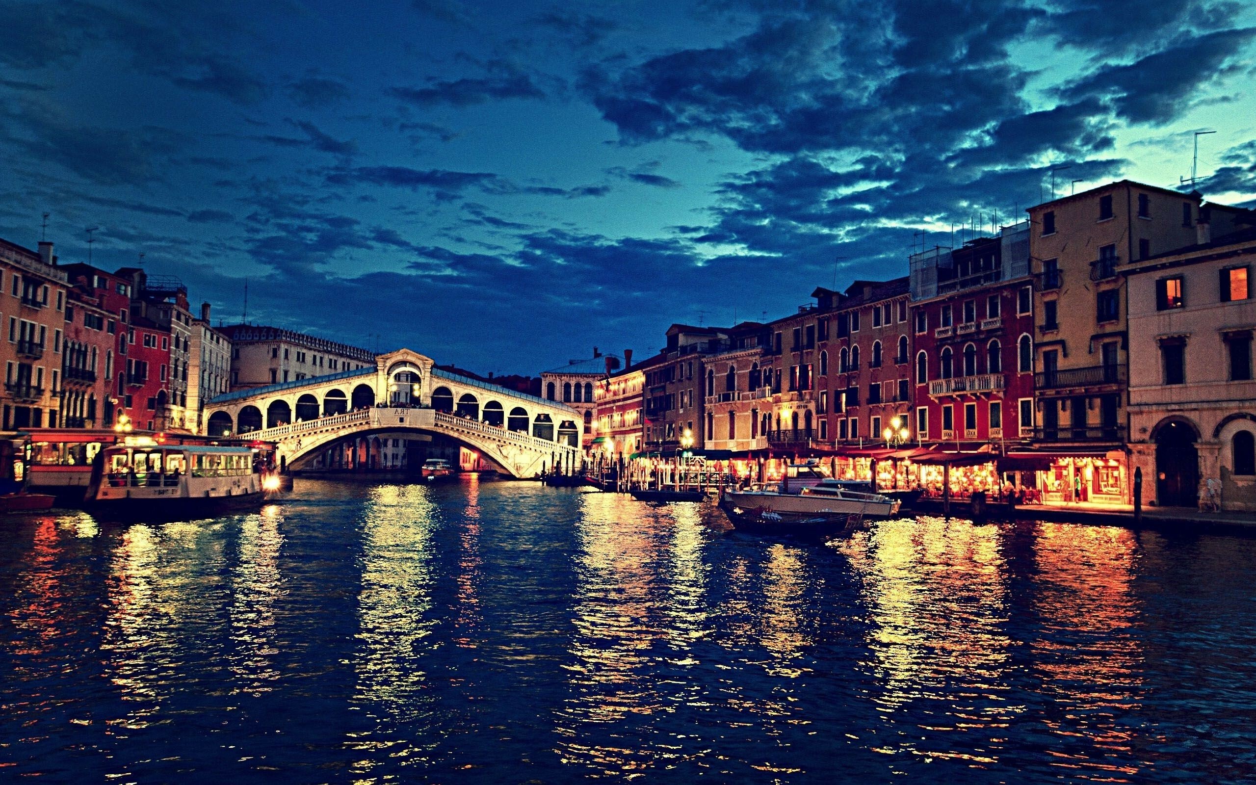 Rialto Bridge, Italy Wallpaper, 2560x1600 HD Desktop