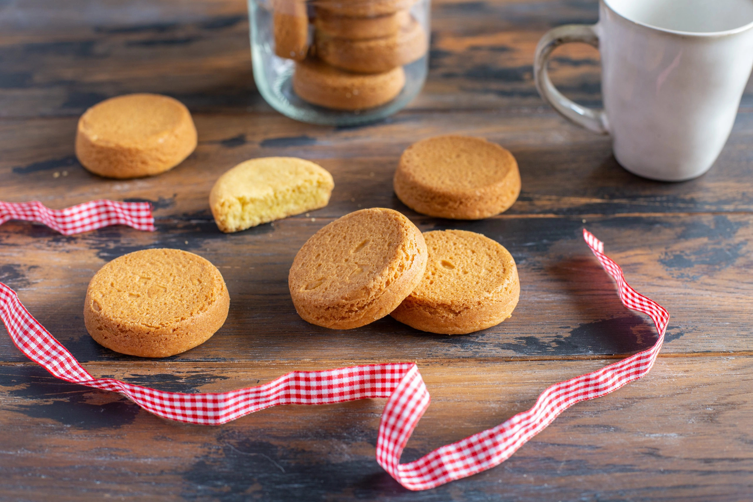 Homemade palet breton, Butter biscuits, Traditional French treat, Buttery indulgence, 2560x1710 HD Desktop