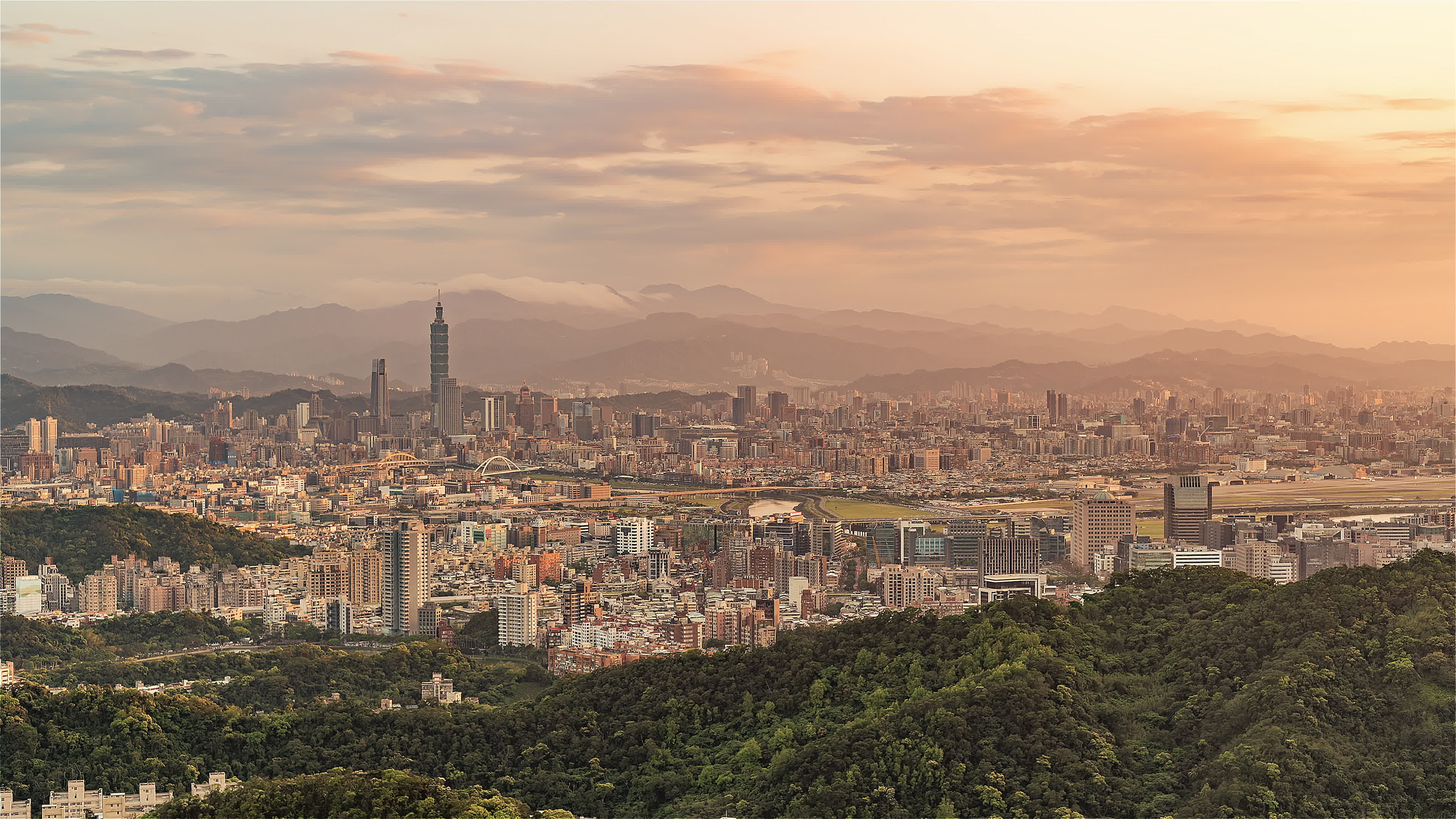 Taipei, Taiwan, Timelapse sequence, Wide angle view, 3840x2160 4K Desktop