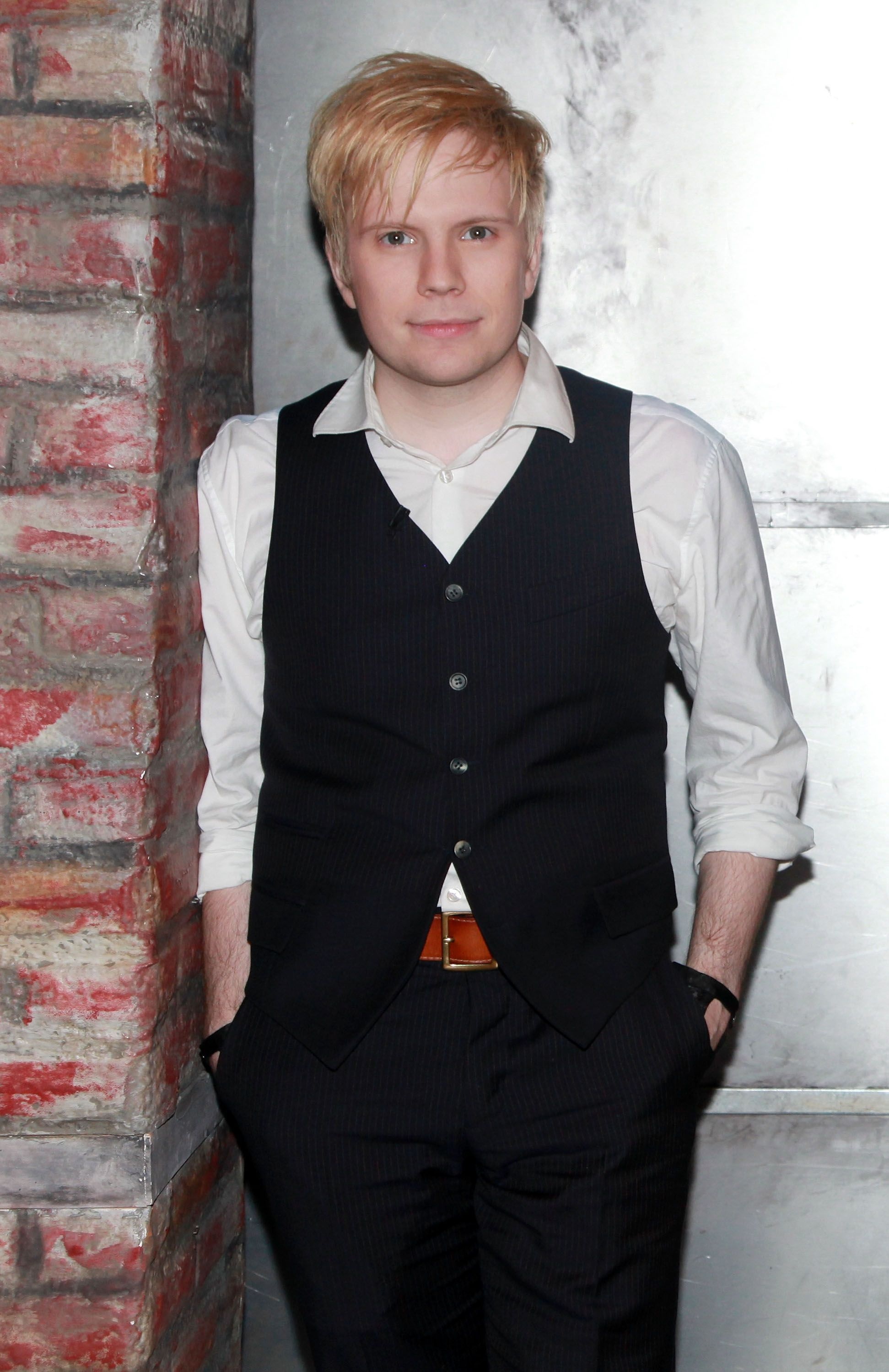 Patrick Stump 1950x3000