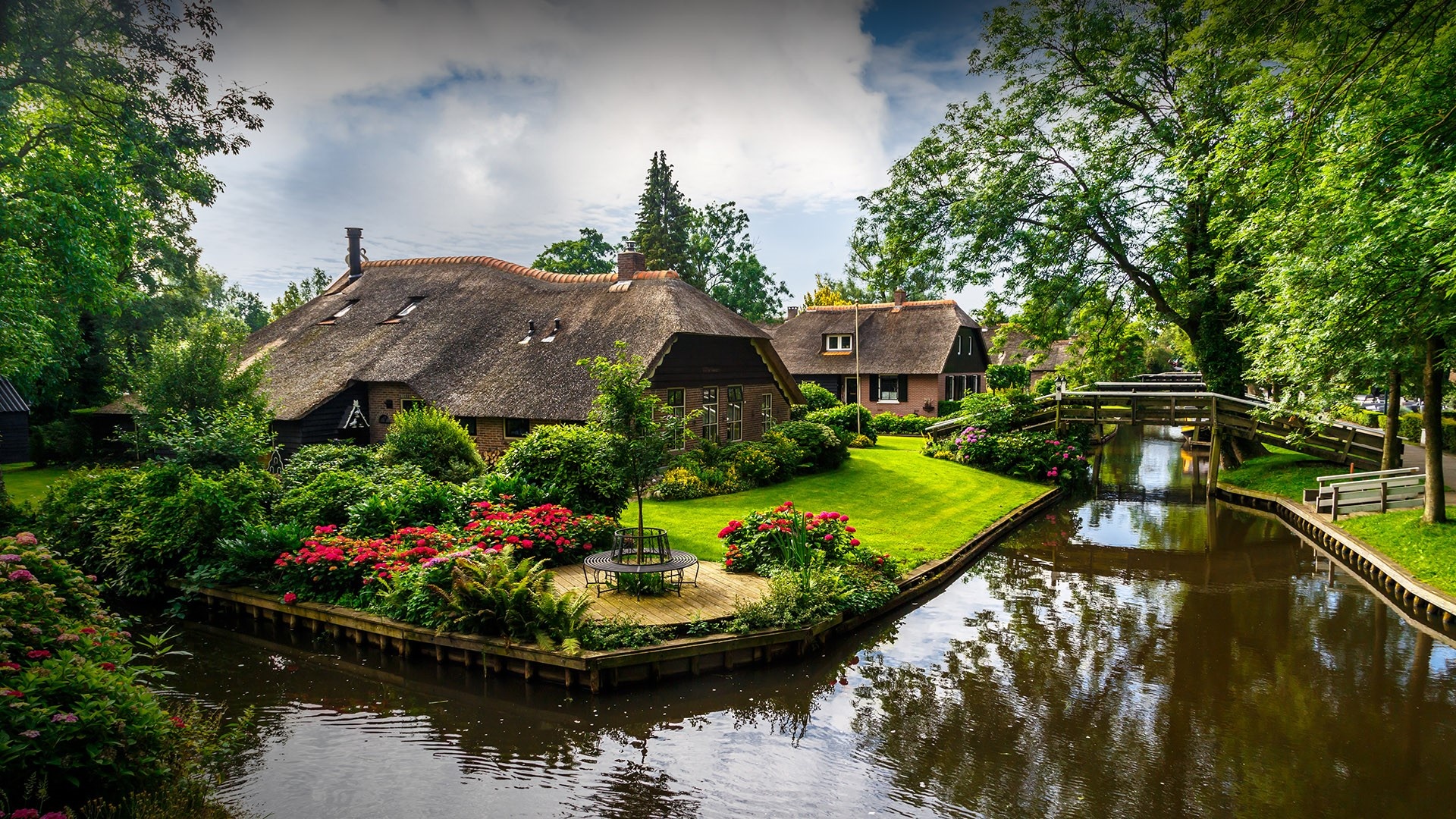 Giethoorn village, Canals, Rustic thatched roof houses, Overijssel, 1920x1080 Full HD Desktop