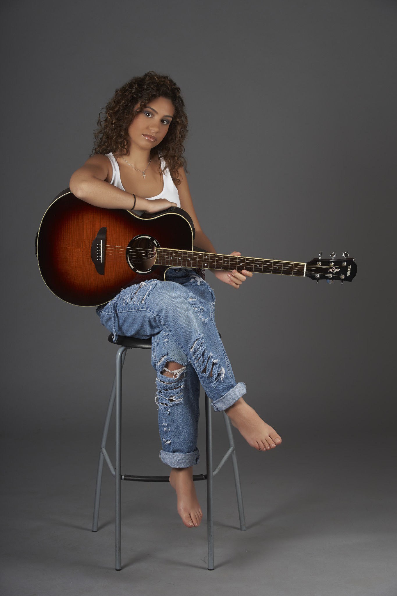 Alessia Cara, Alessia Cara's feet, Wikifeet, 1370x2050 HD Phone