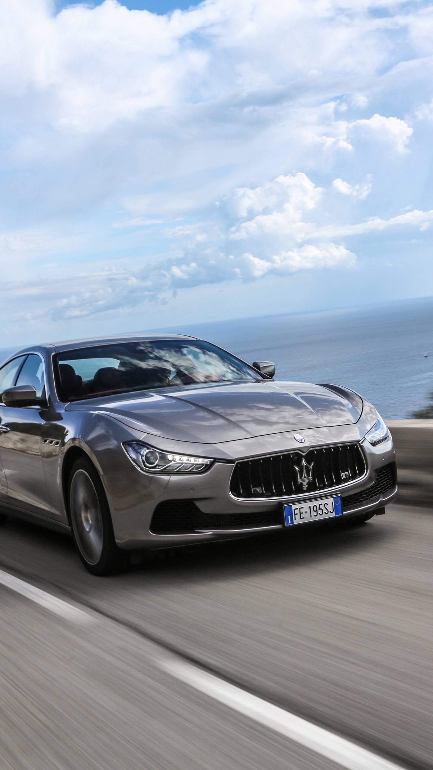 Maserati Ghibli S Q4, Paris Auto Show 2016, 1440x2560 HD Phone