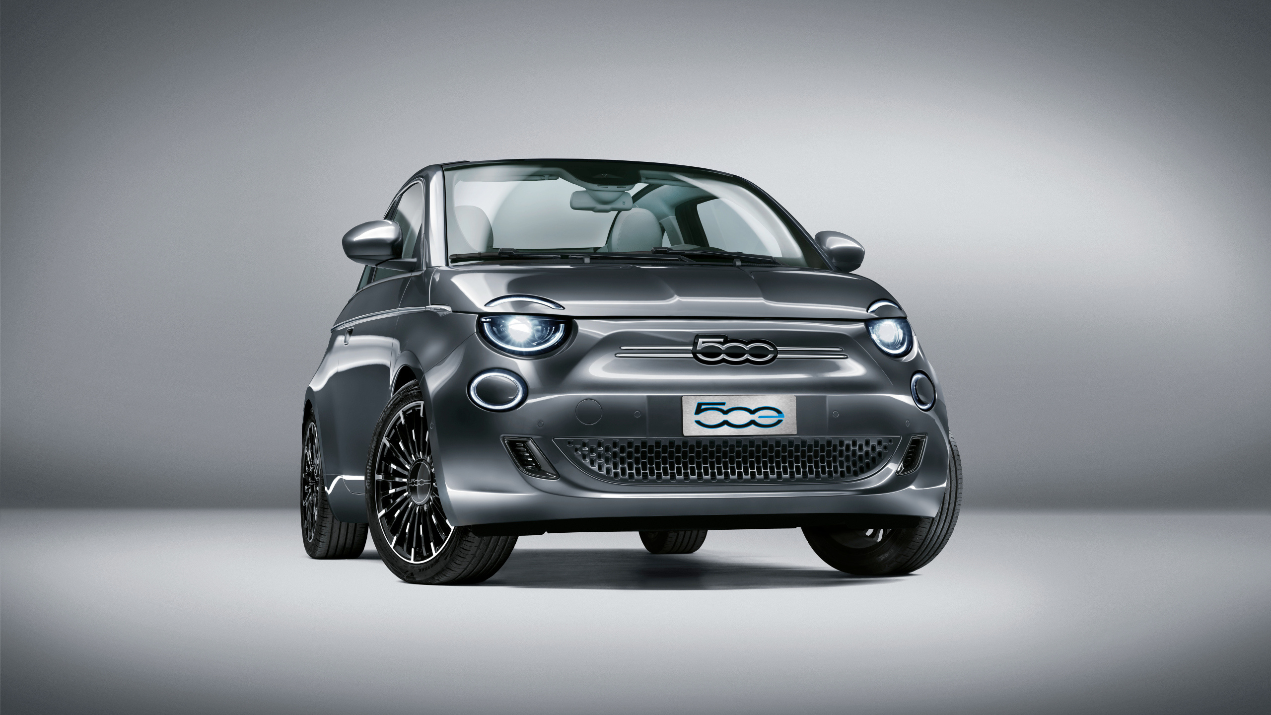 Fiat 500E, Car dealership, Autohaus GTZ, 2560x1440 HD Desktop