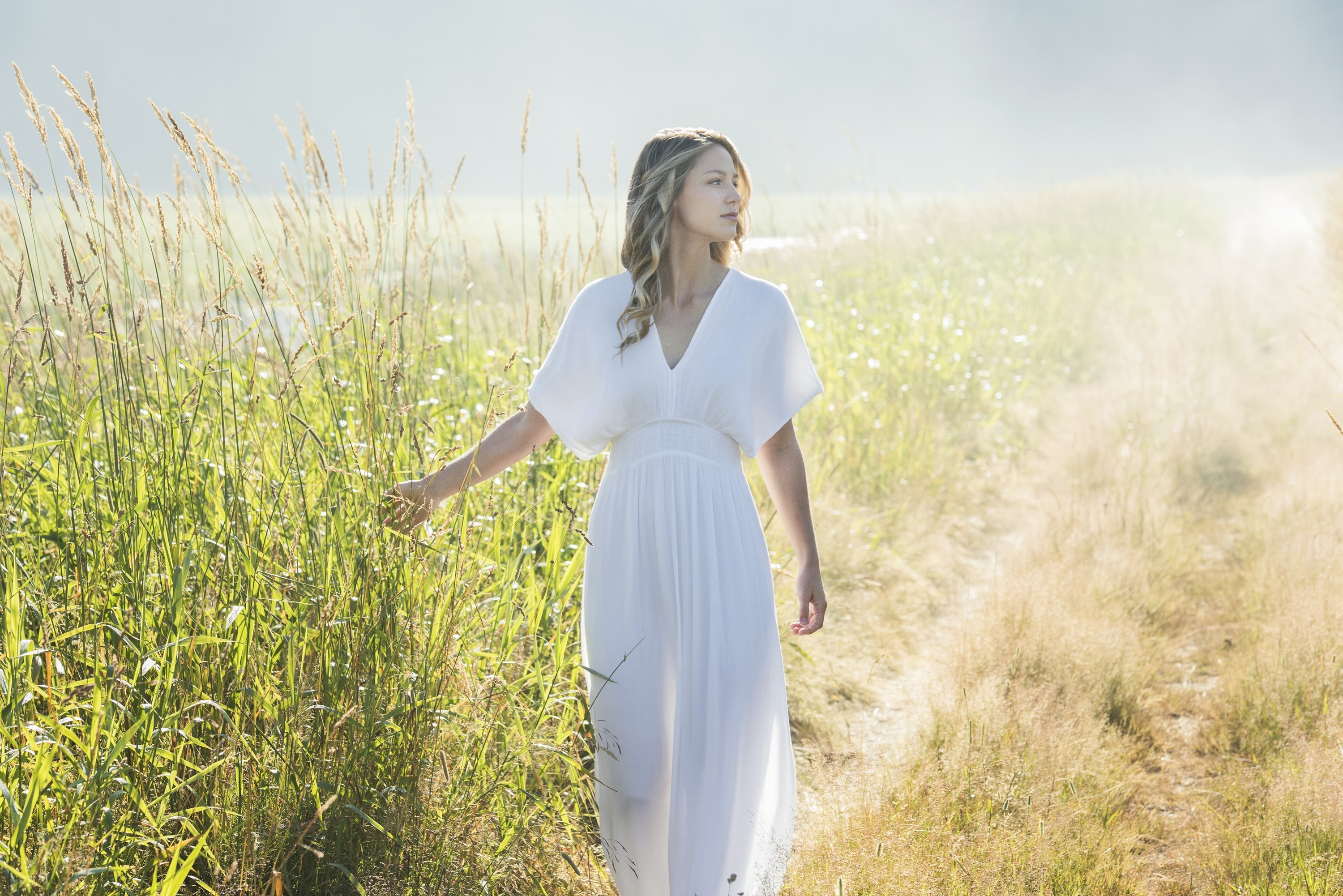 Melissa Benoist, Movies, White dress, Field, 3000x2010 HD Desktop