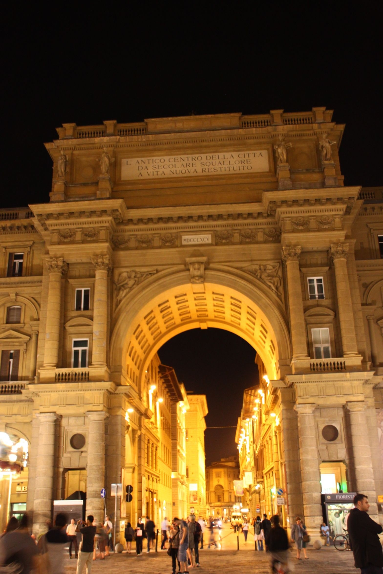 Florence, City Squares Wallpaper, 1570x2360 HD Phone