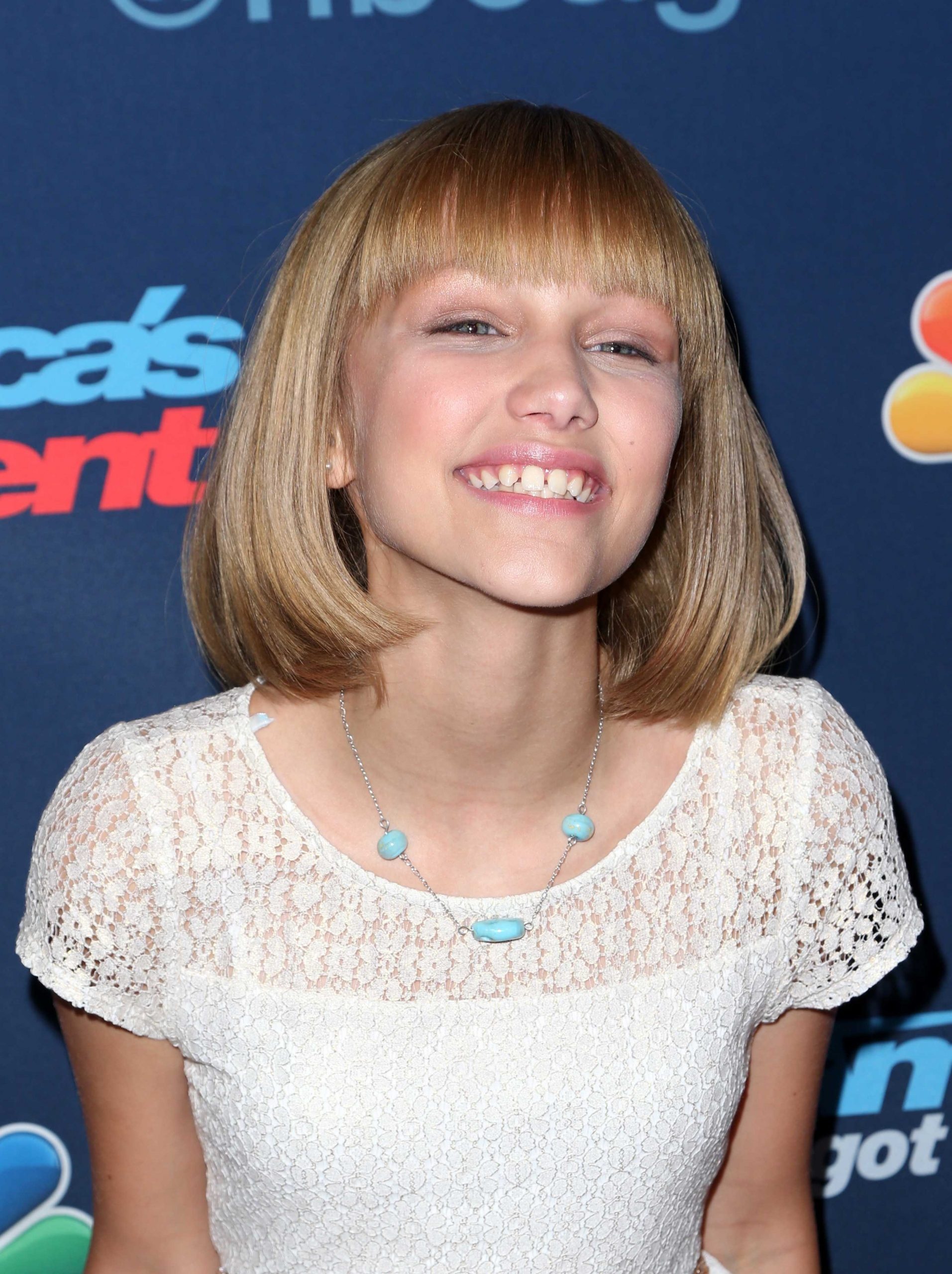 Grace VanderWaal, Sexy pictures, Hottest lady, Geeks on Coffee, 1920x2560 HD Phone