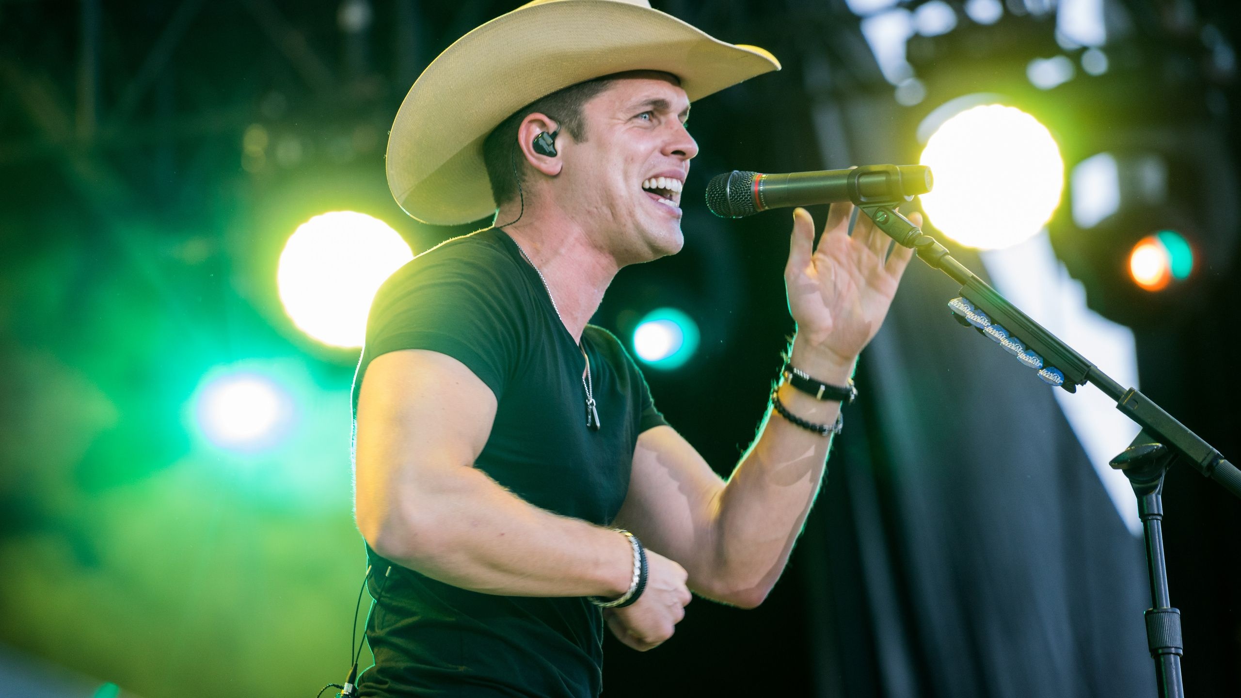 Dustin Lynch, Wallpapers, Posted by Samantha Walker, 2560x1440 HD Desktop