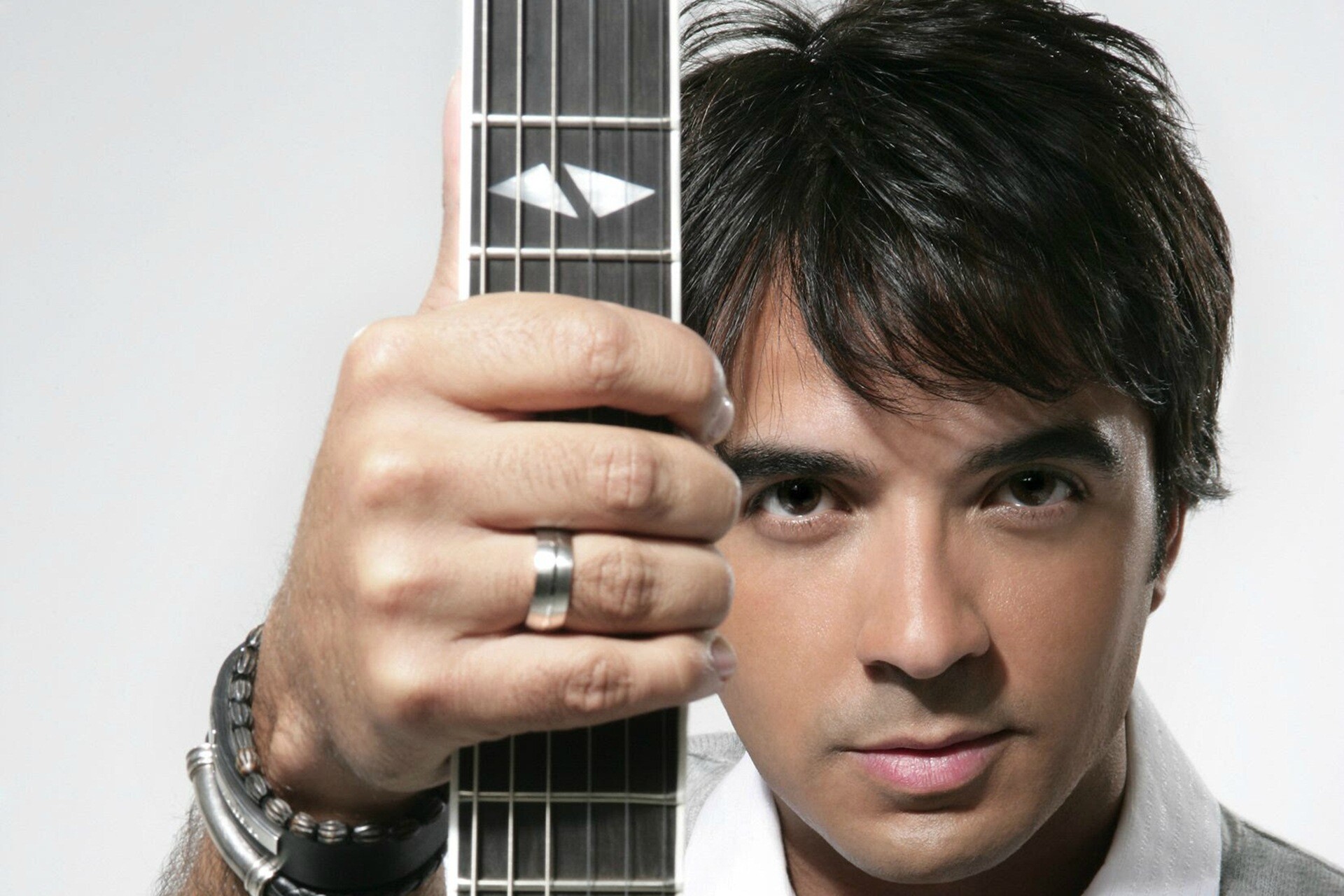 Luis Fonsi HQ desktop wallpaper, Artistic display, Musical genius, 1920x1280 HD Desktop