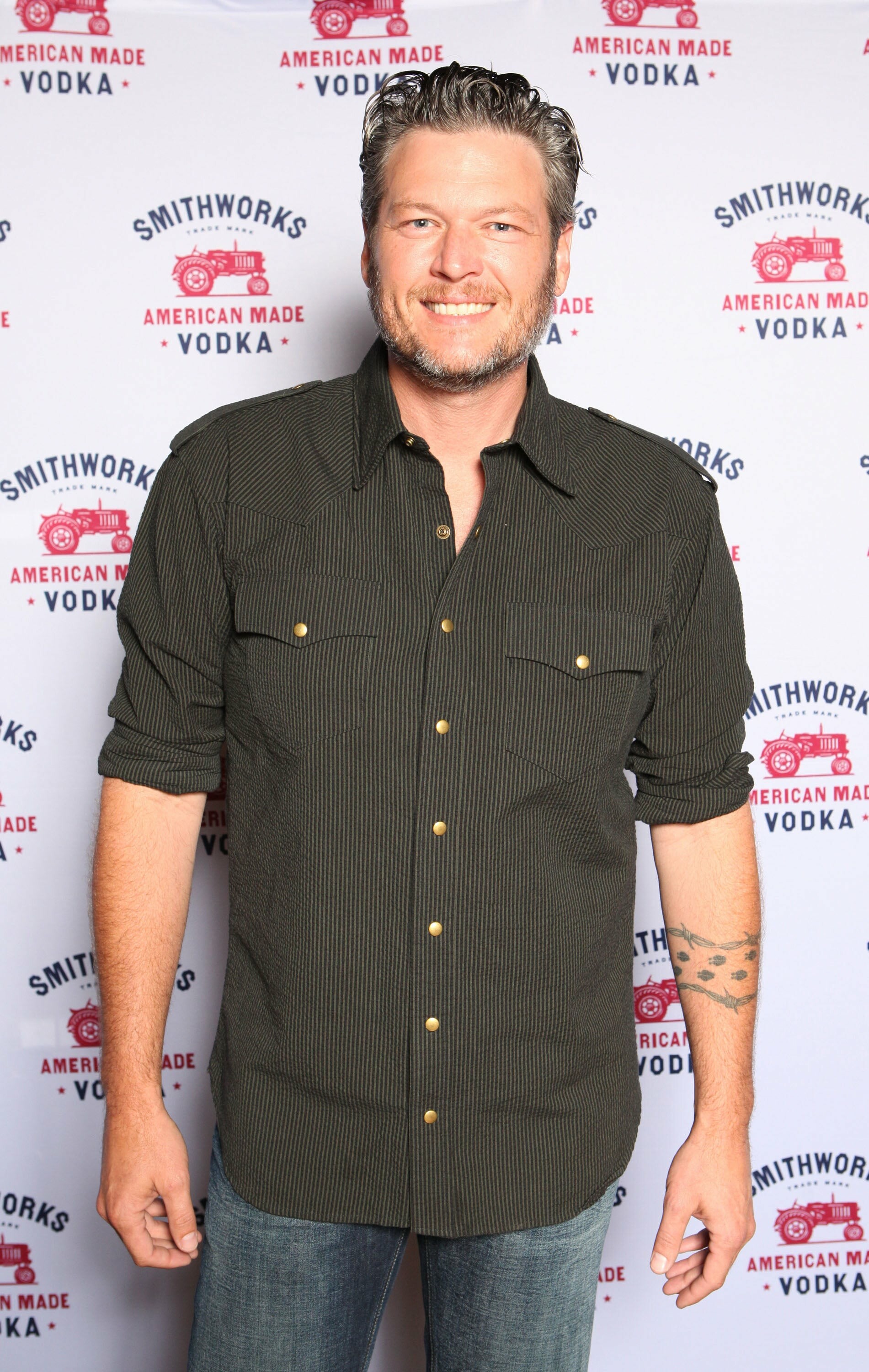 Blake Shelton, People's Sexiest Man Alive, Entertainment Tonight, 1910x3000 HD Phone