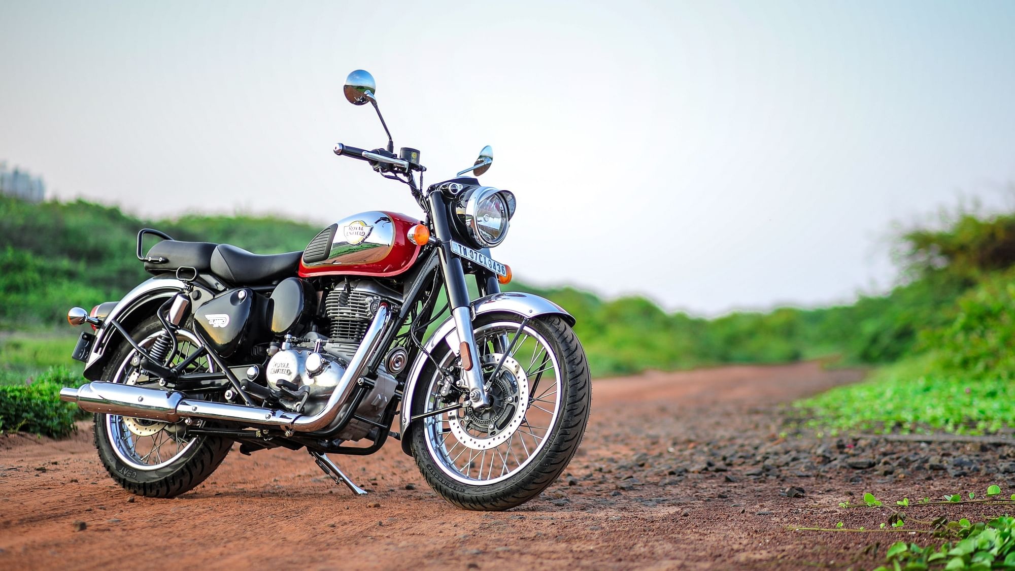 Royal Enfield Classic 350, Chrome Red fuel tank, unpaved dirt road, HD Desktop wallpaper