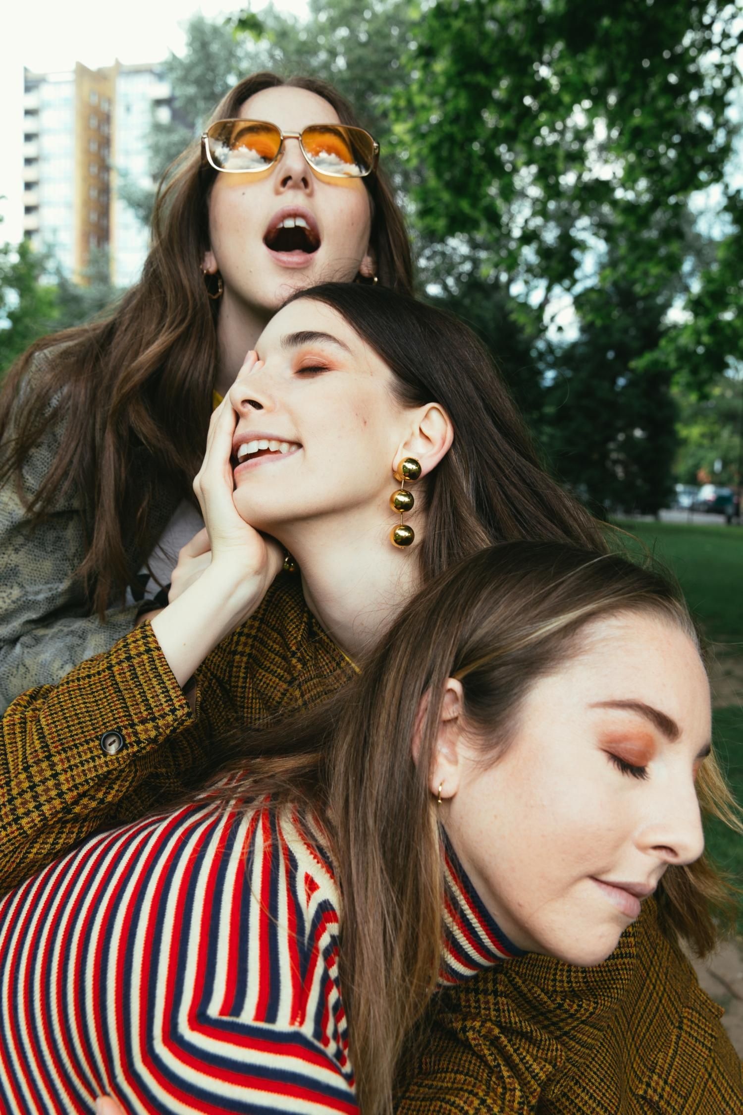 HAIM band, Sisters' ledge, Vintage style, Band photography, 1500x2250 HD Phone