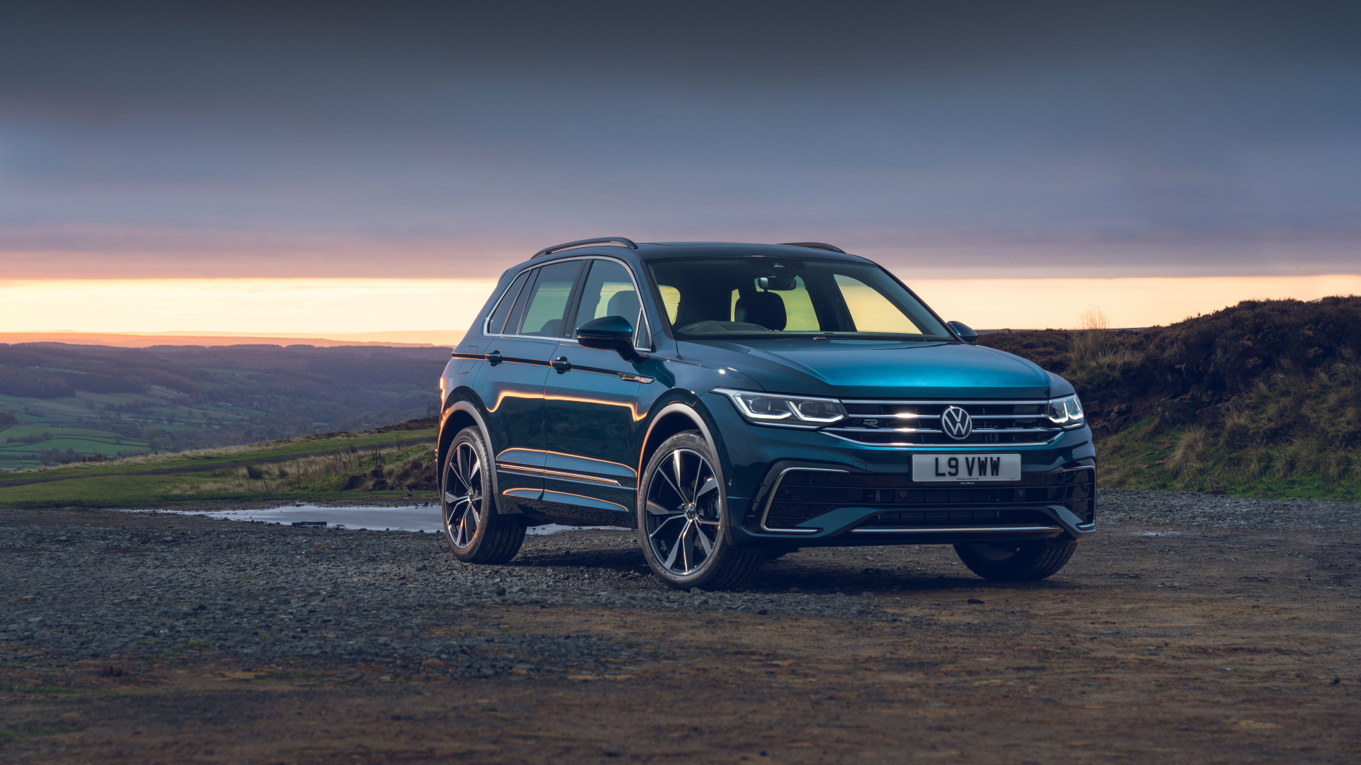 Volkswagen Tiguan r line uk, Sporty and agile, Premium interior, Dynamic and engaging, 1920x1080 Full HD Desktop