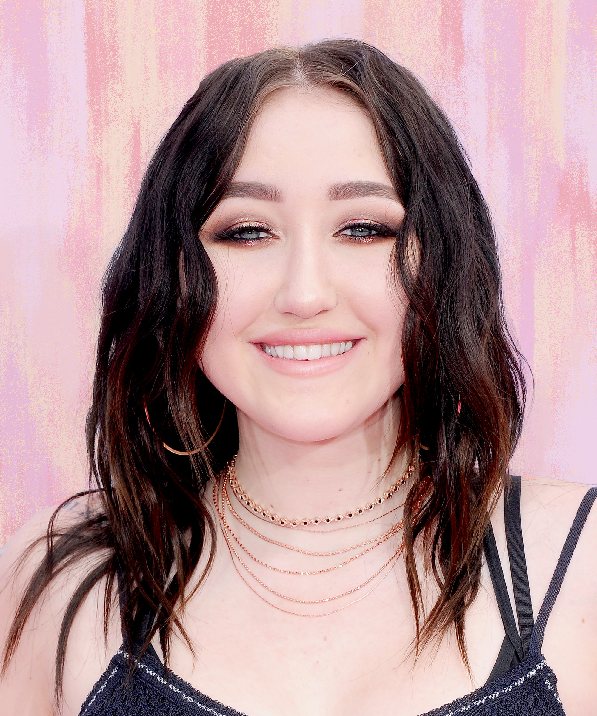 Noah Cyrus, Bullies learning, Miley older sister, Cyrus family, 2000x2400 HD Phone