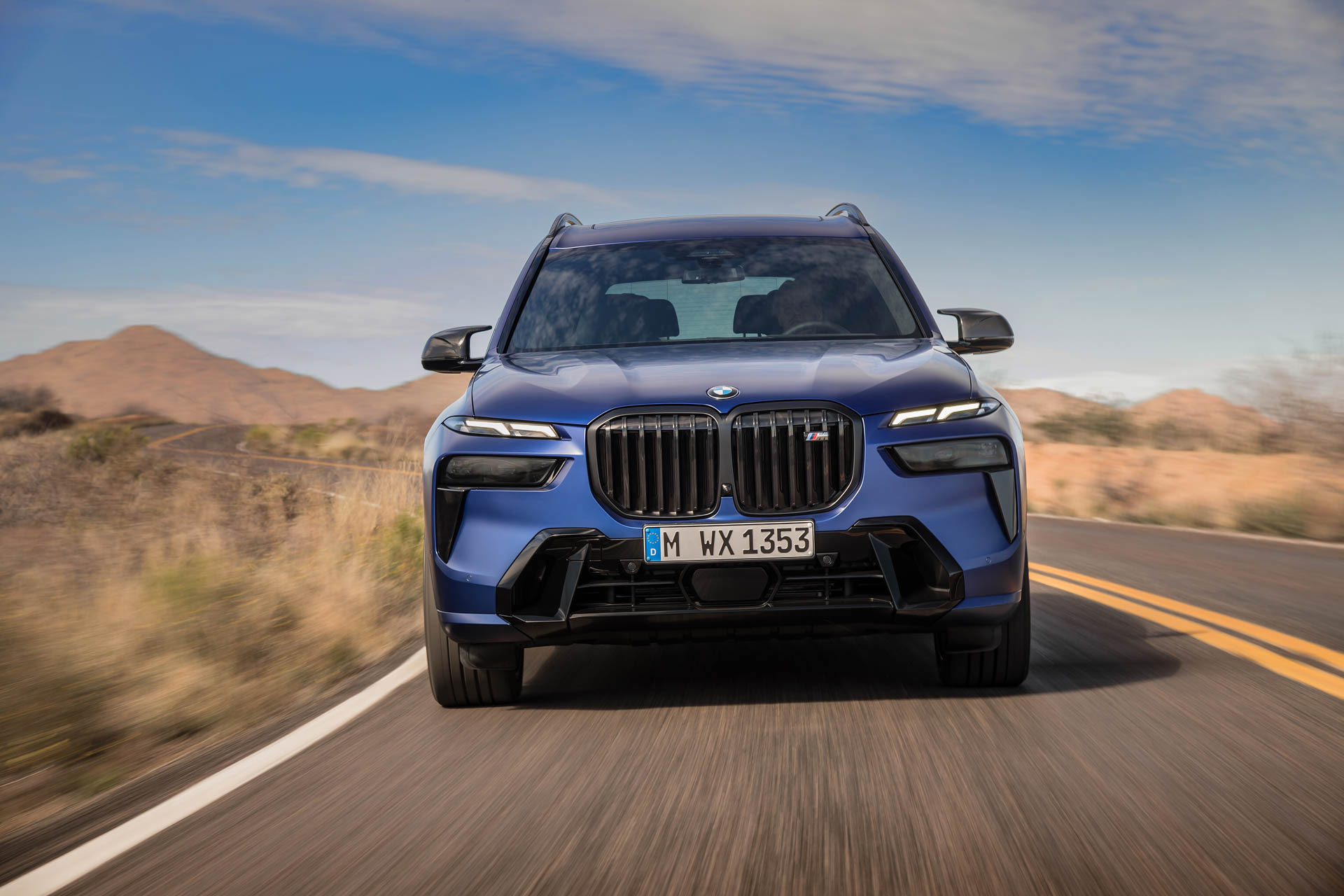 BMW X7, Facelifted model, Striking front design, Big boy's dream, 1920x1280 HD Desktop