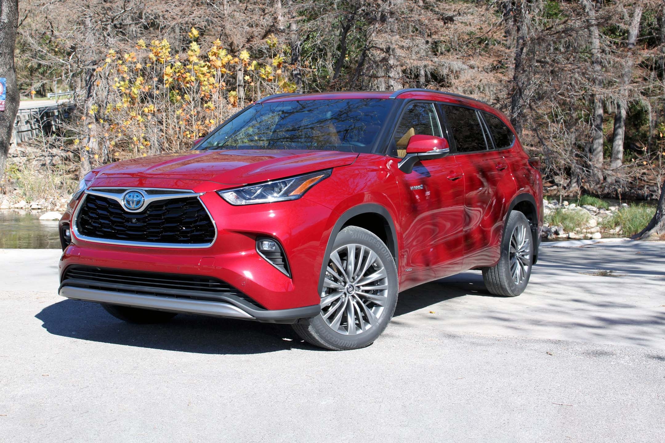 Toyota Highlander, Versatile SUV, Impressive features, Reliable reputation, 2160x1440 HD Desktop