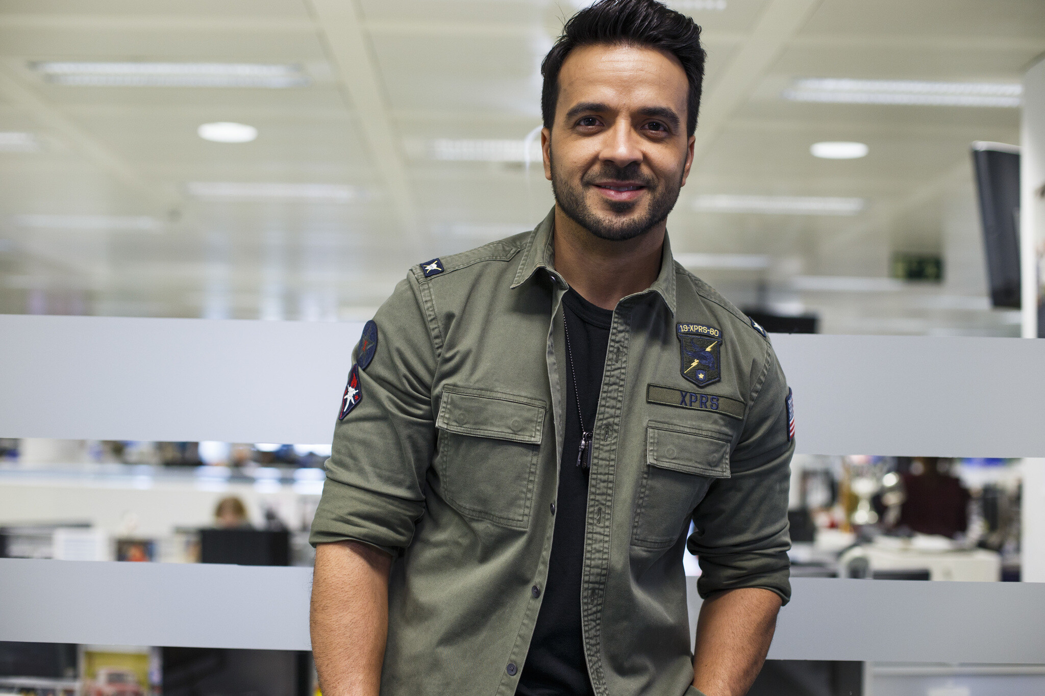 Luis Fonsi wallpaper, Stunning image, Iconic artist, 2050x1370 HD Desktop