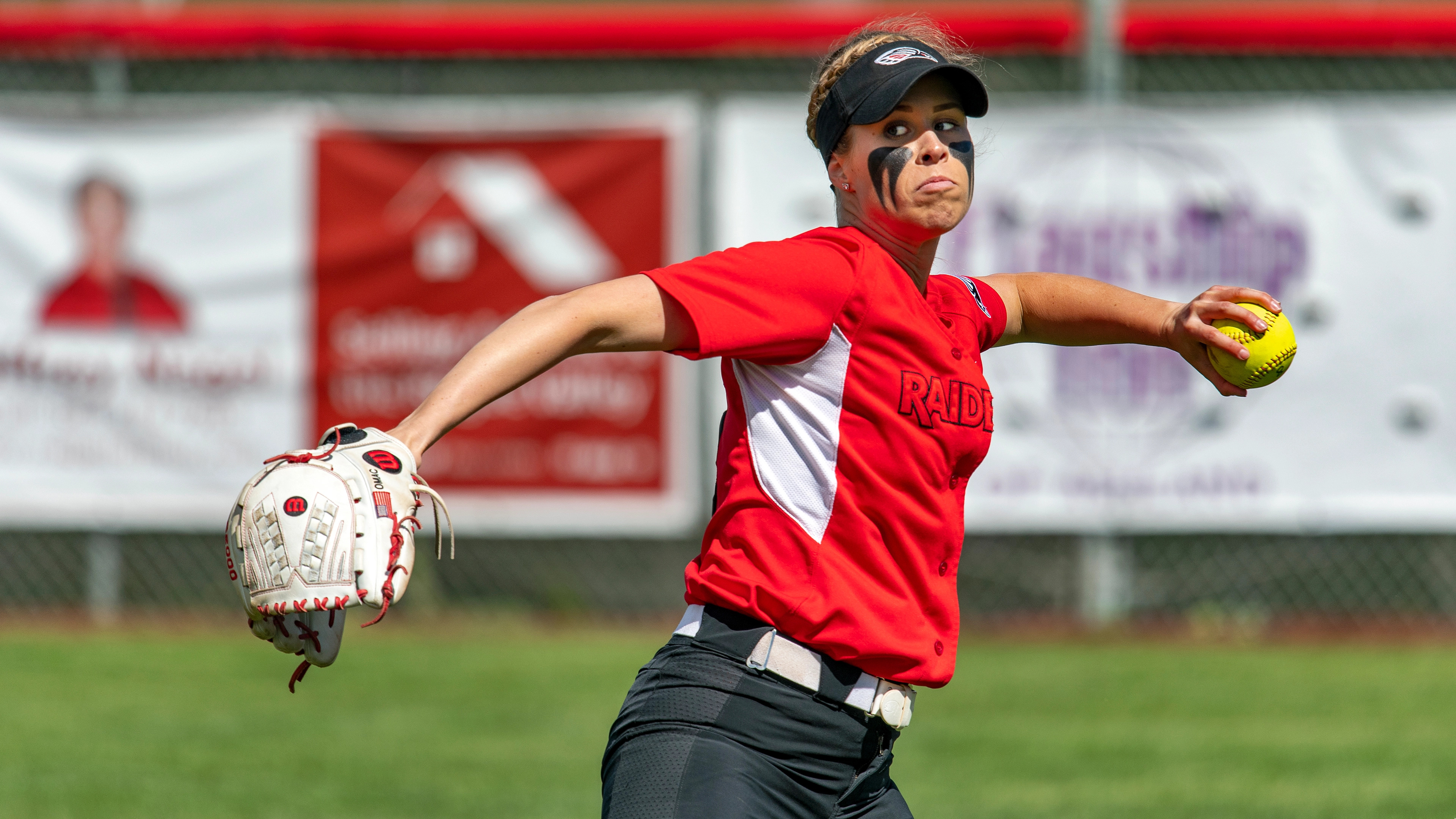 Olivia Mackey, Softball Wallpaper, 3840x2160 4K Desktop