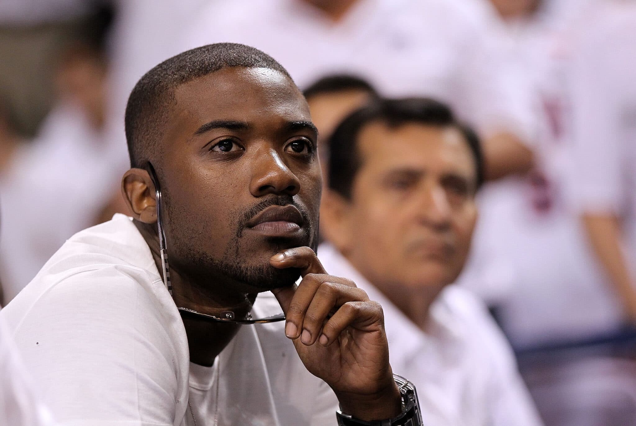 Ray J, Showing Love, Gay Men, 2050x1380 HD Desktop