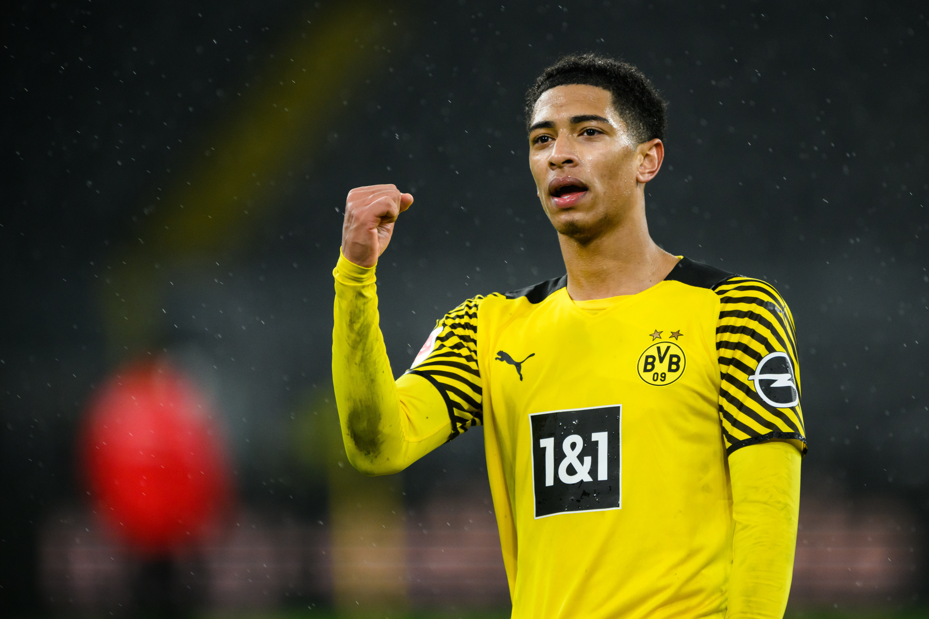 Jude Bellingham, Borussia Dortmund kit, Fist pump celebration, HD Desktop wallpaper
