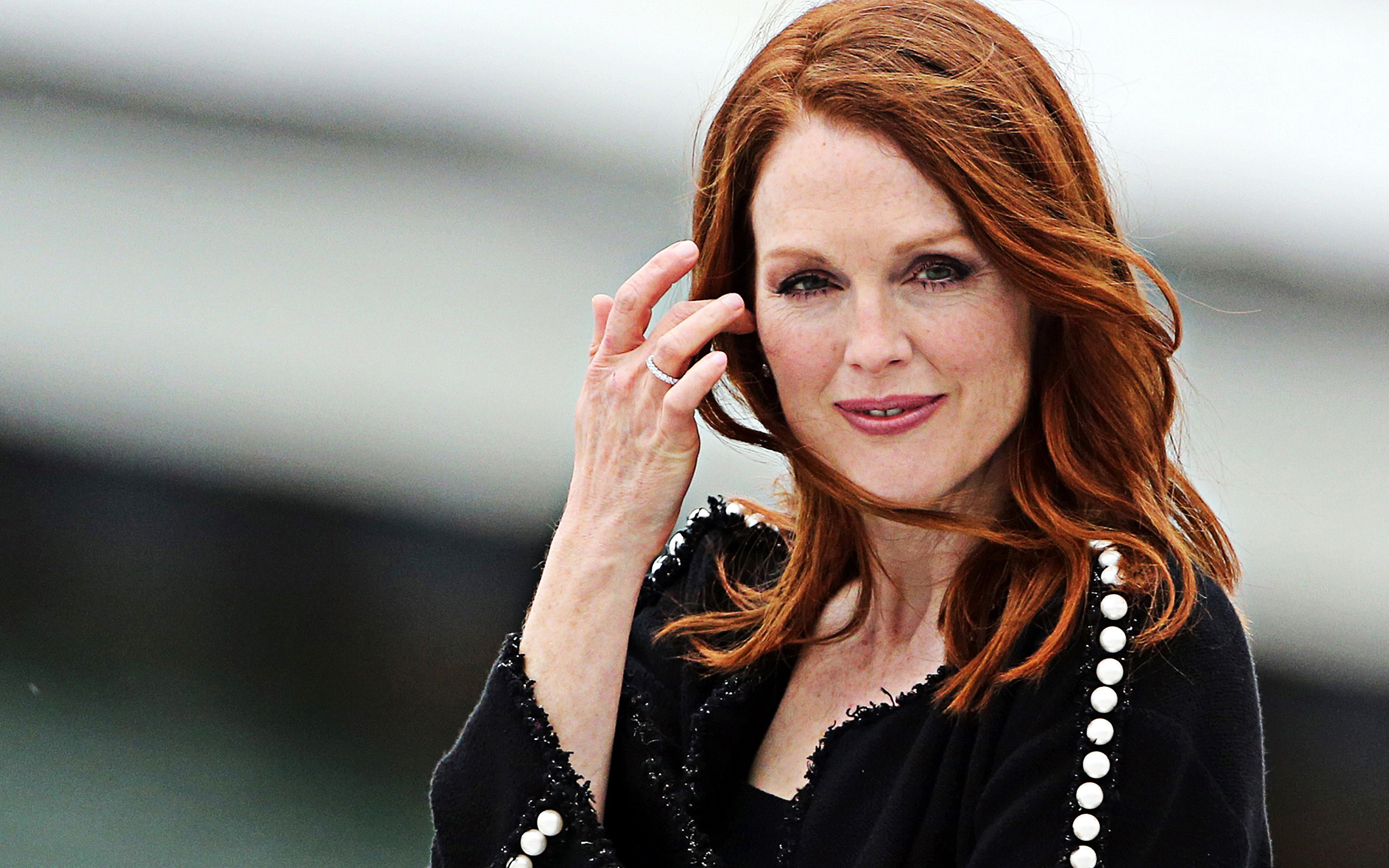 Julianne Moore, American actress, Portrait smile, Beautiful woman, 2560x1600 HD Desktop